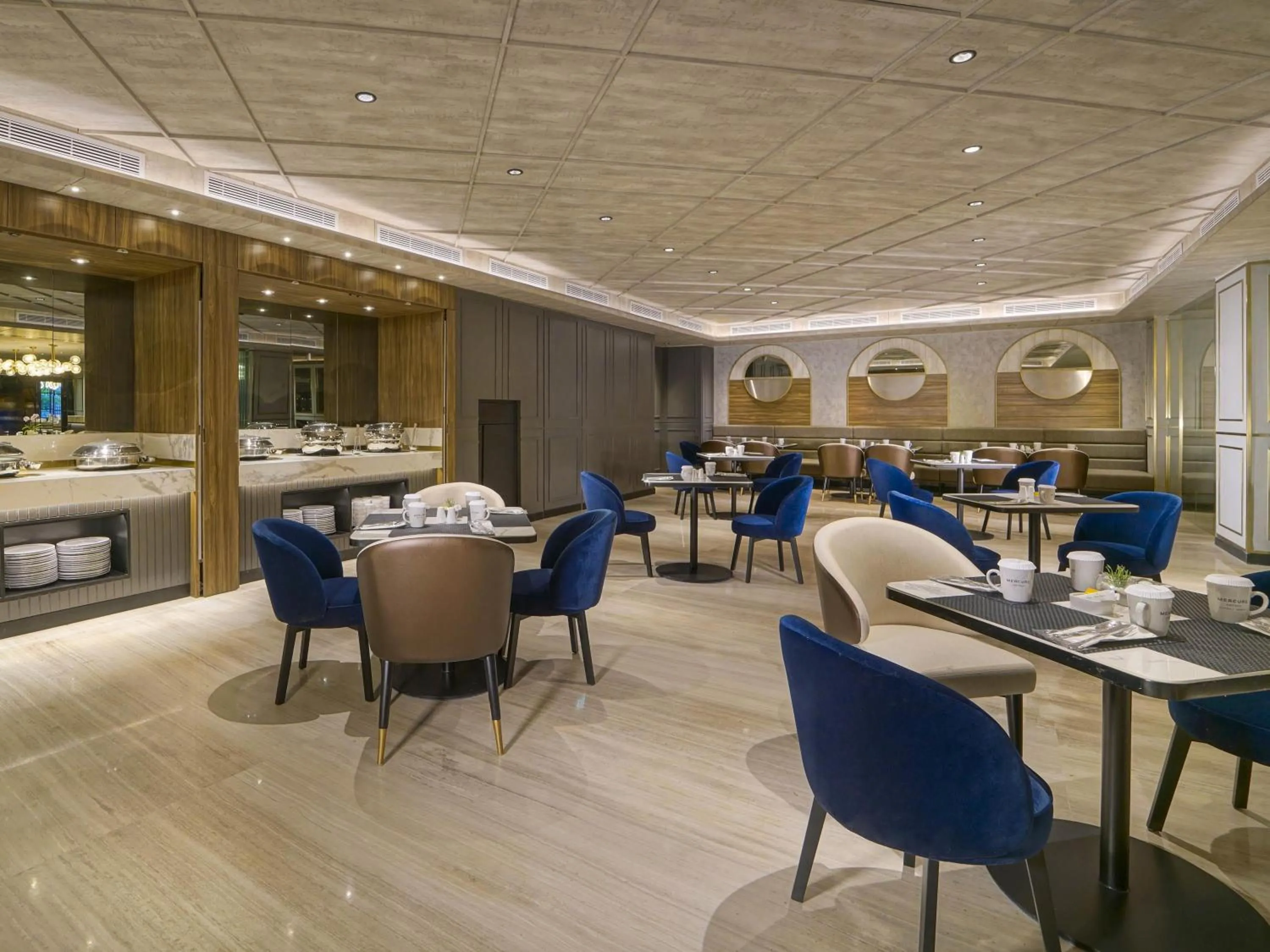 Restaurant/places to eat in Mercure Surabaya Manyar