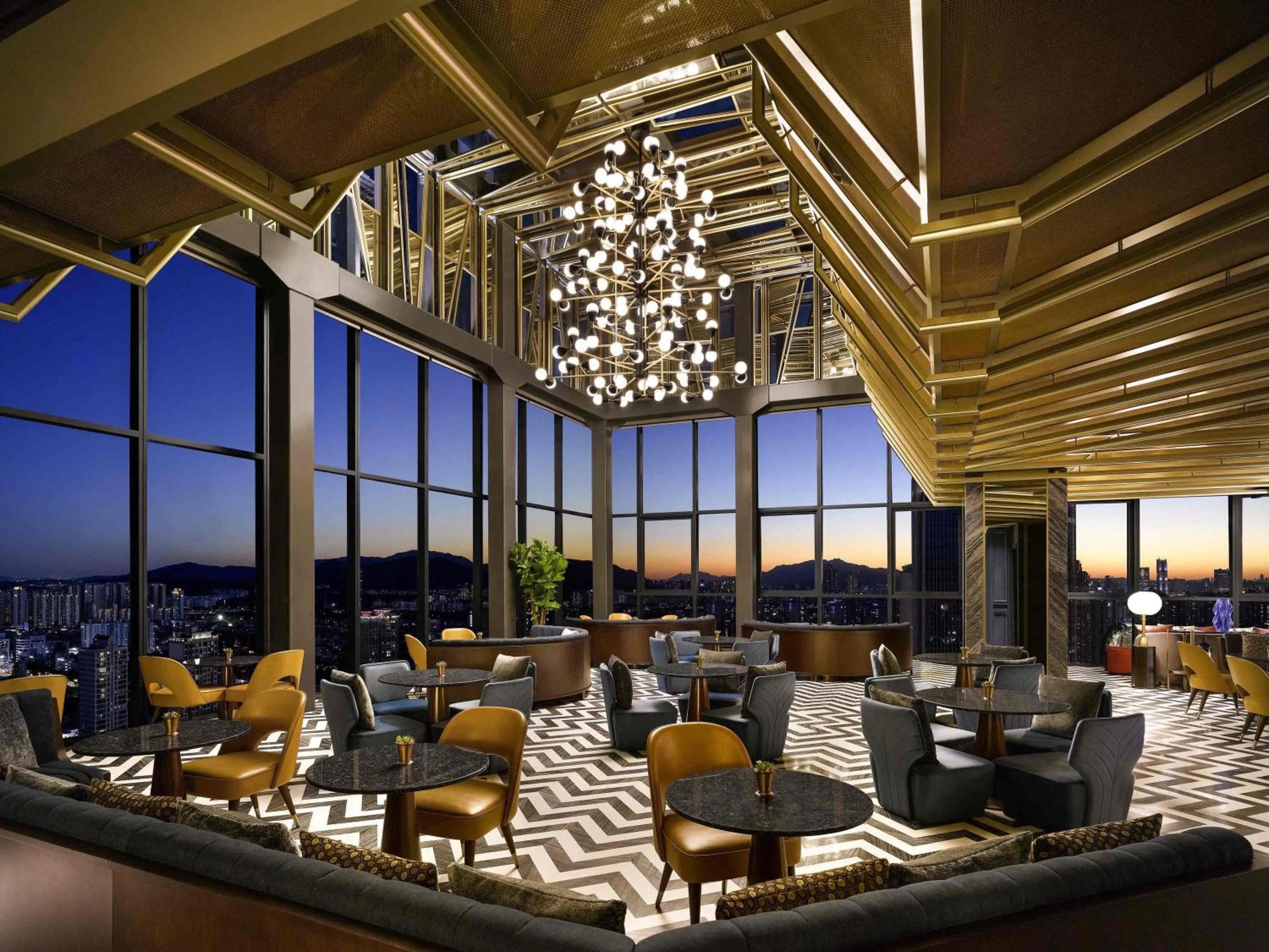 Lounge or bar in Sofitel Ambassador Seoul Hotel & Serviced Residences