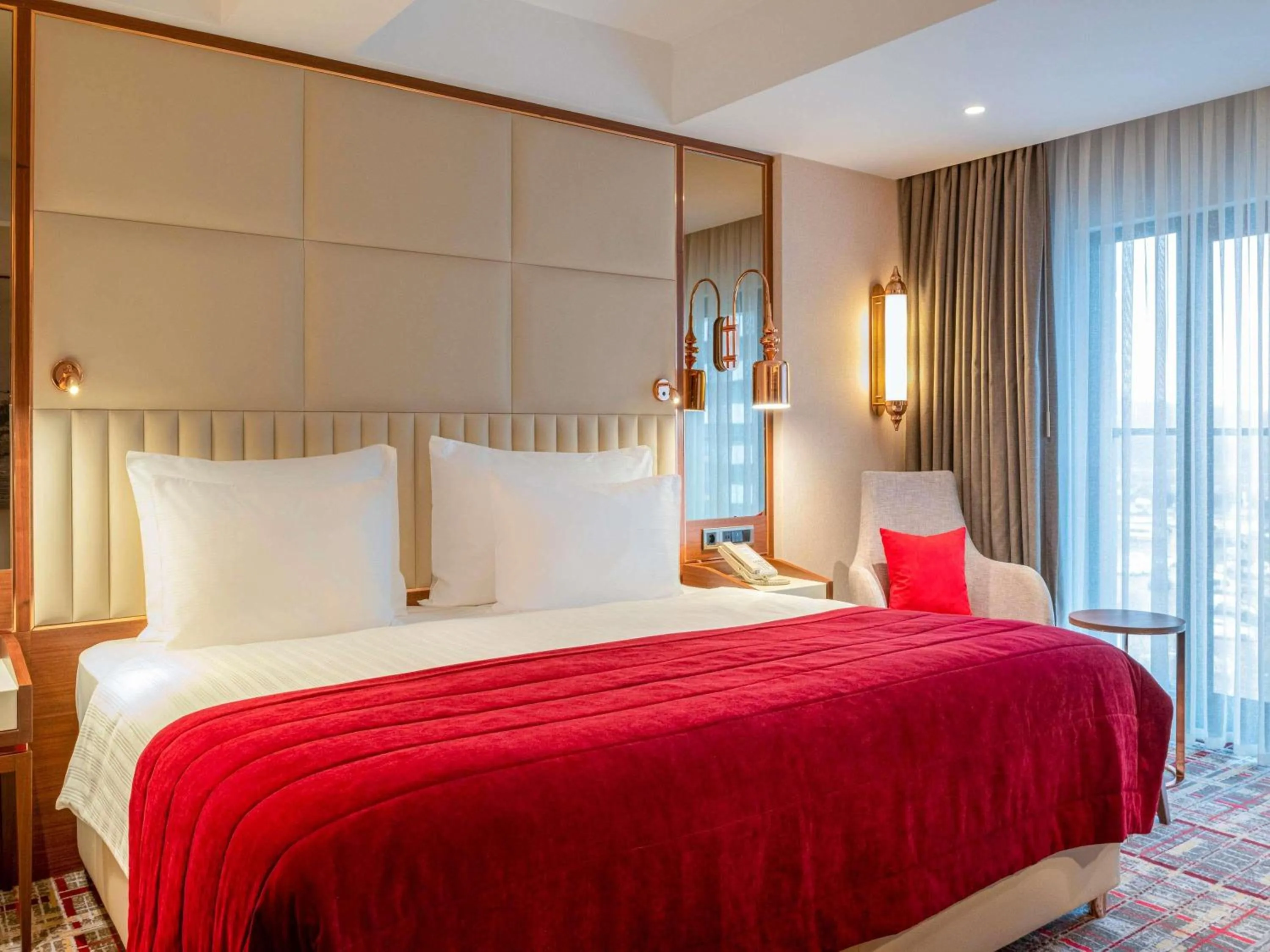 Property building, Bed in Mövenpick Hotel Istanbul Asia Airport