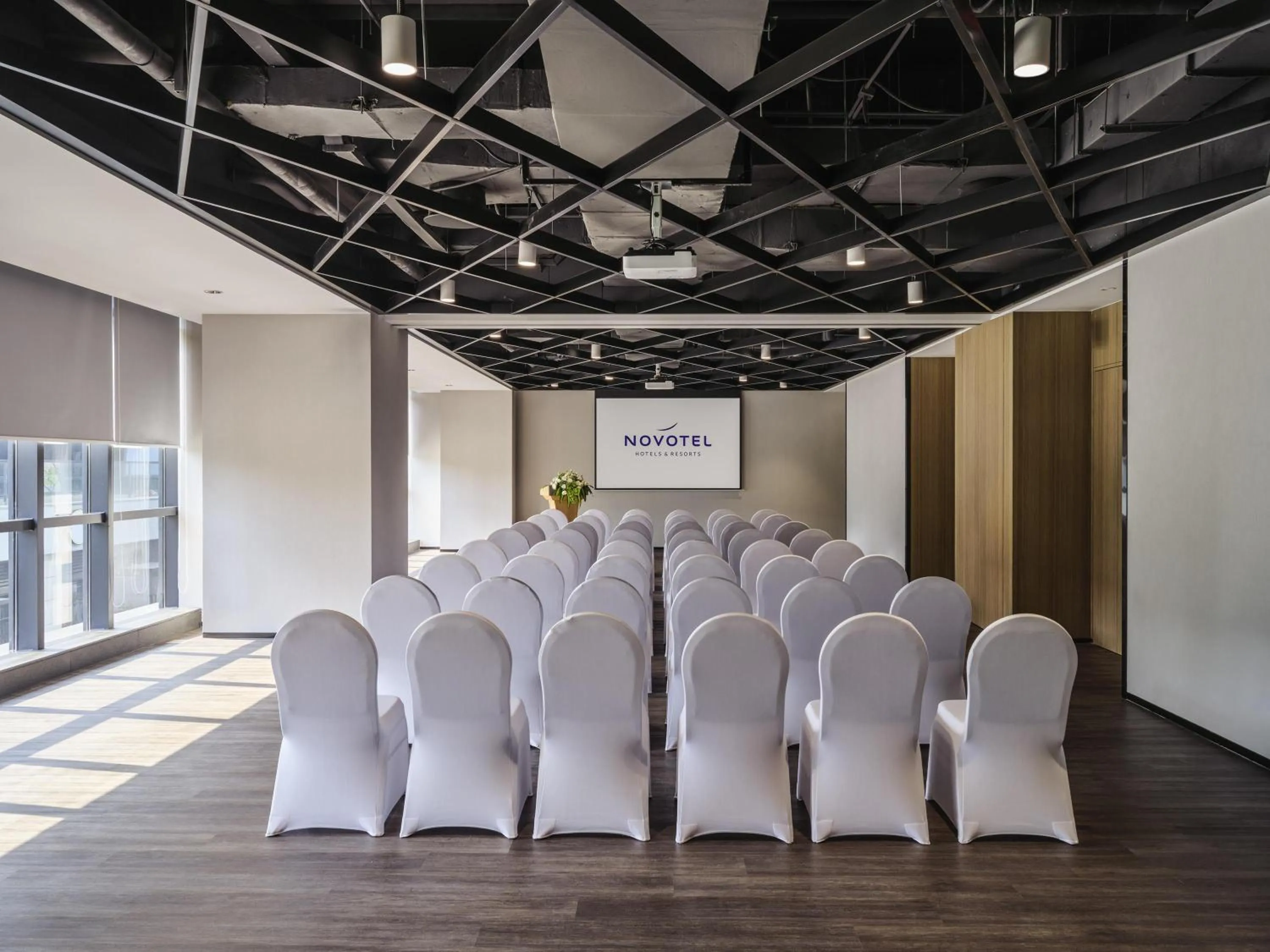 Meeting/conference room in Novotel Shanghai Qingpu Excellence