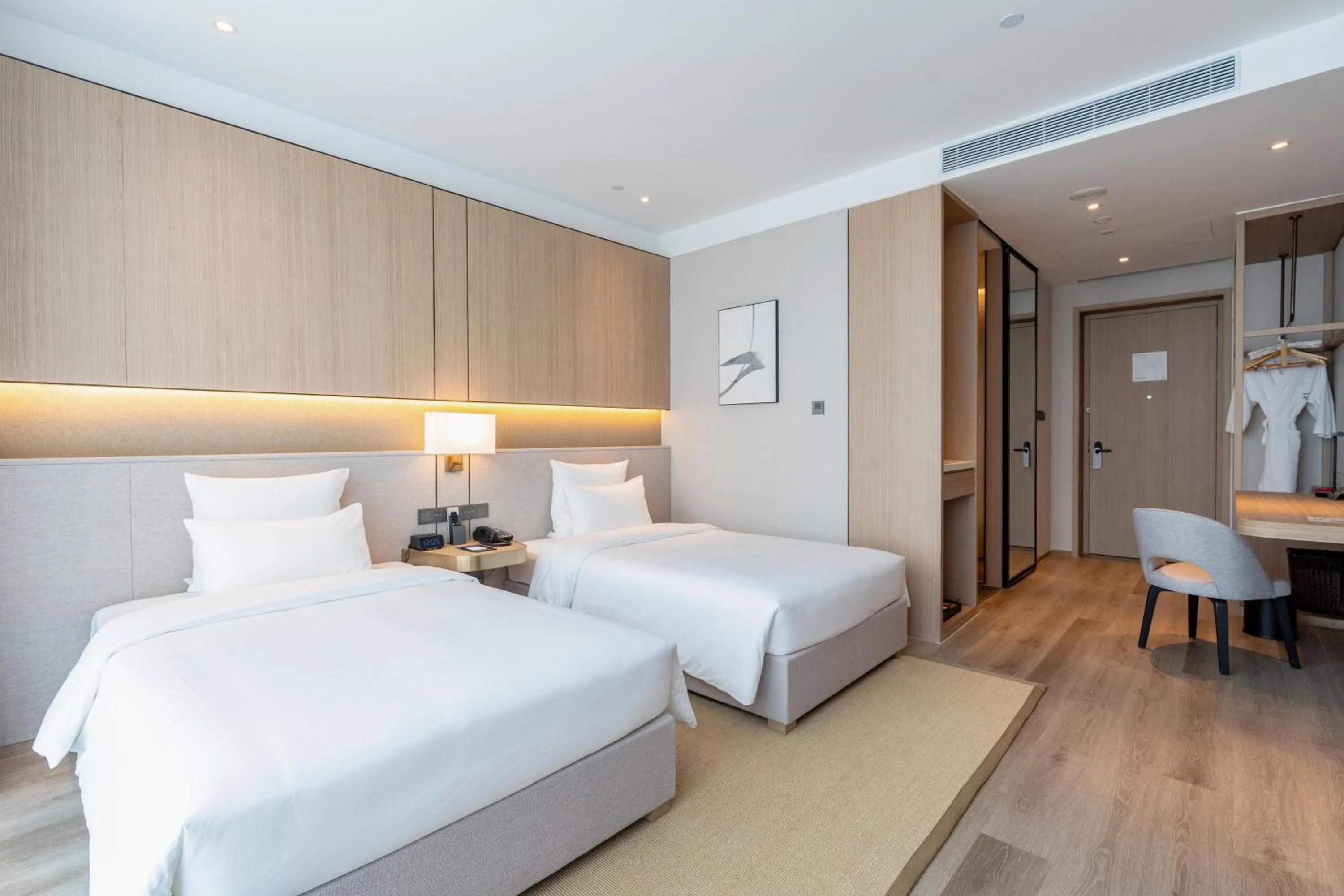 Photo of the whole room, Bed in Novotel Shanghai Qingpu Excellence