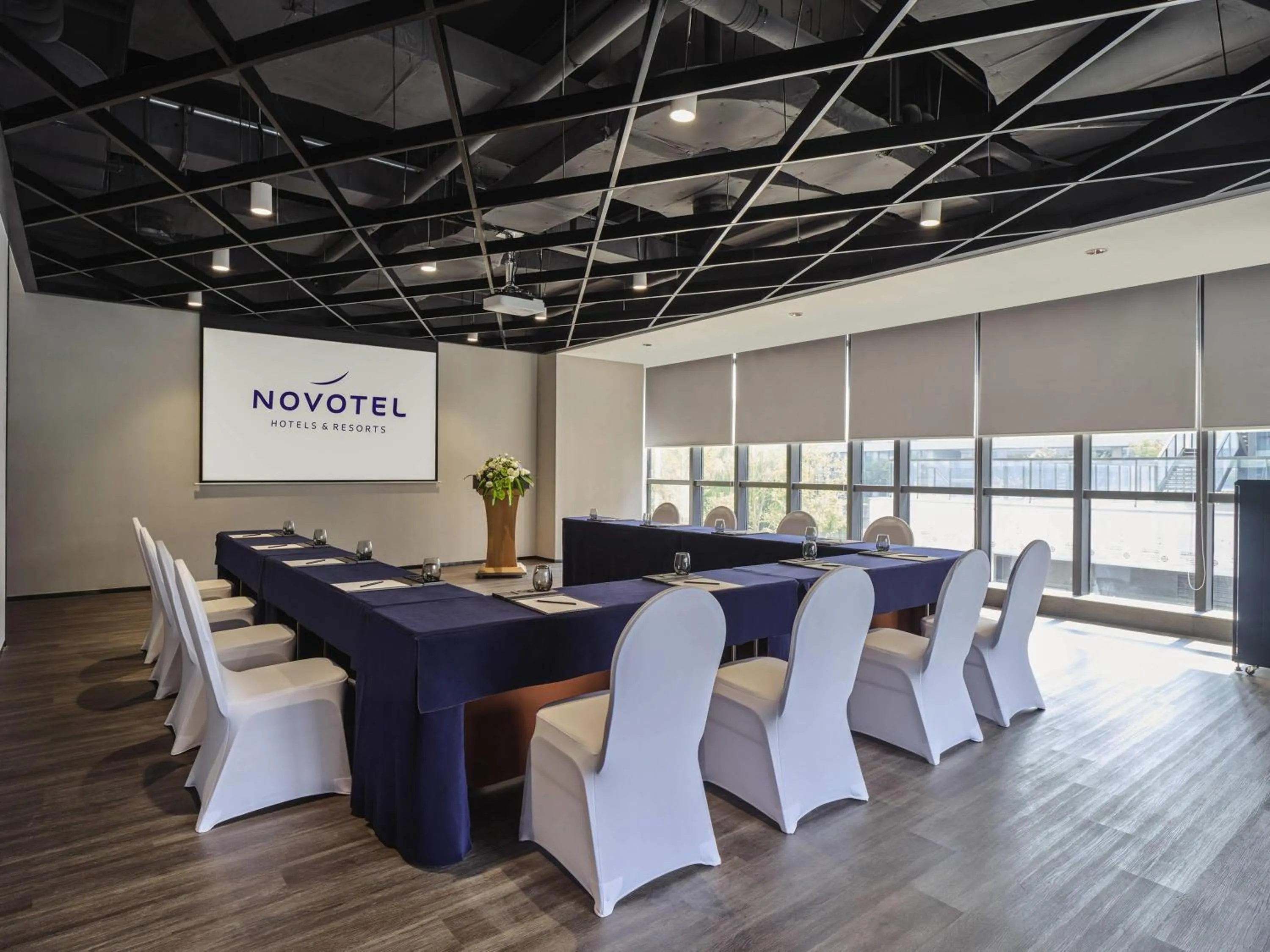Meeting/conference room in Novotel Shanghai Qingpu Excellence