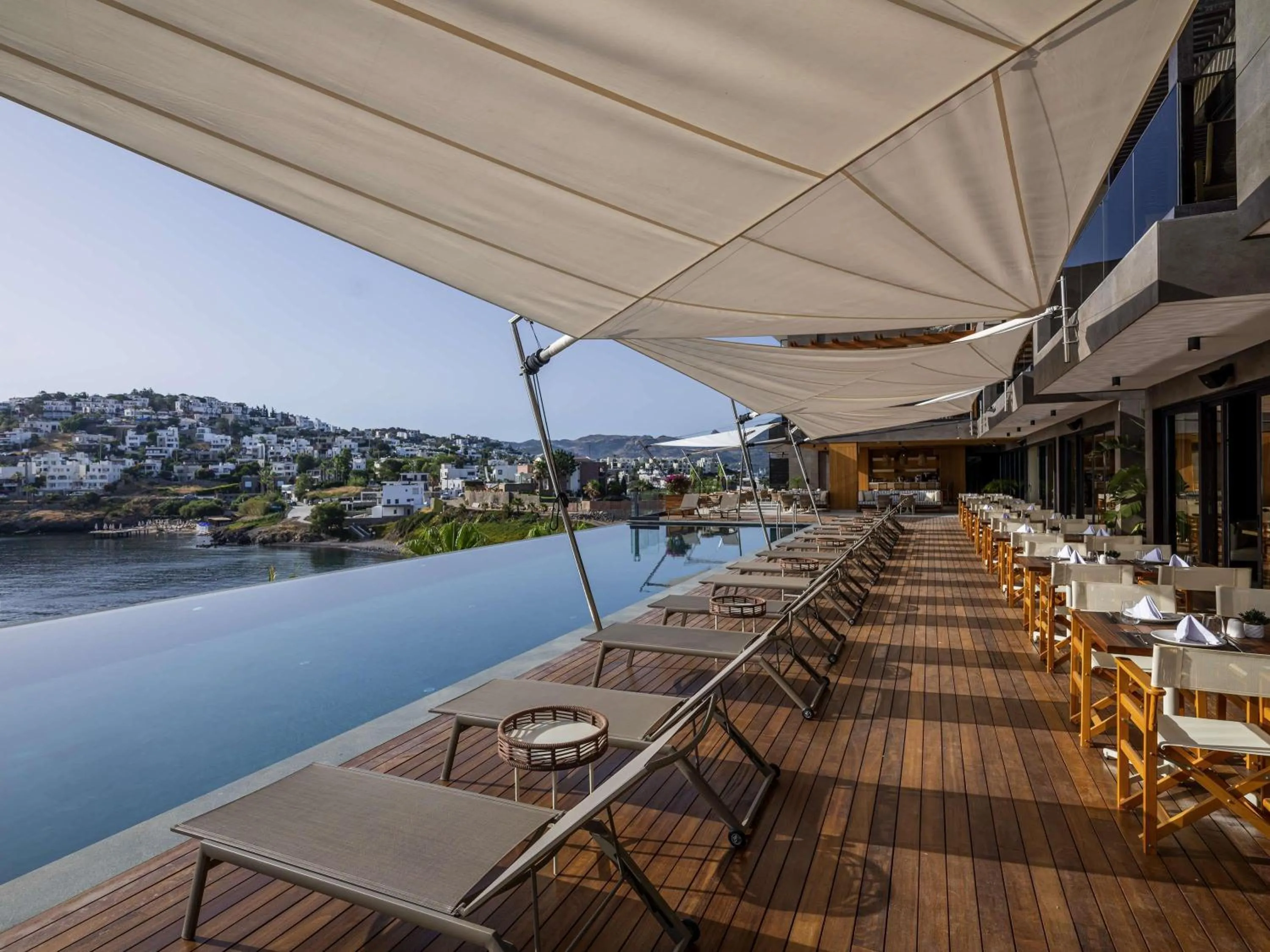 Lounge or bar in The Bodrum Hotel Yalıkavak - MGallery Collection