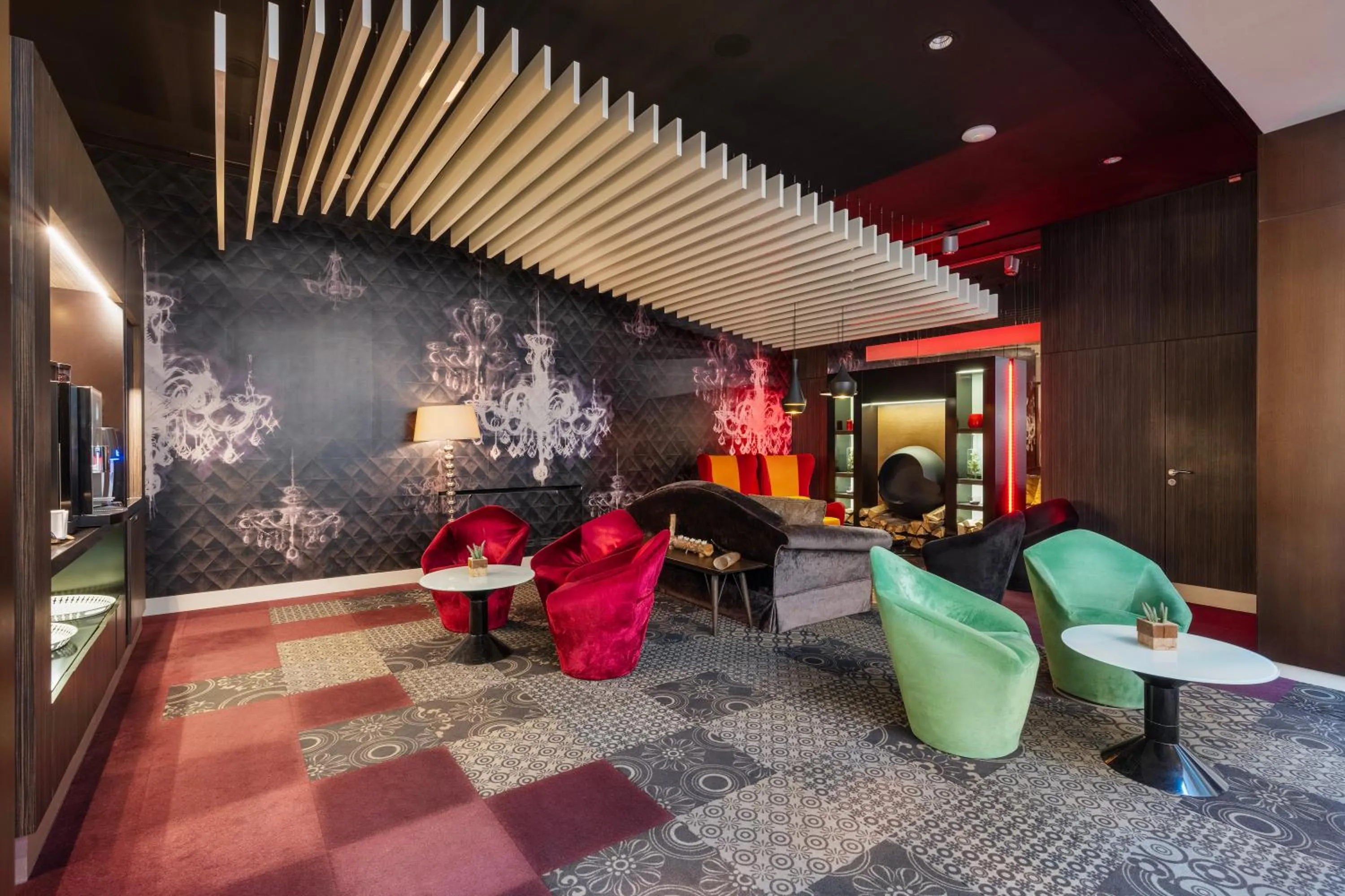 Communal lounge/ TV room in Ikonik Parlament