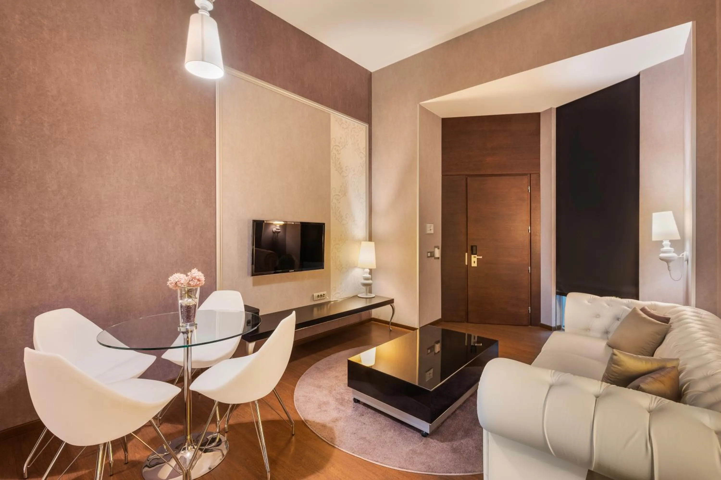 TV and multimedia in Ikonik Parlament