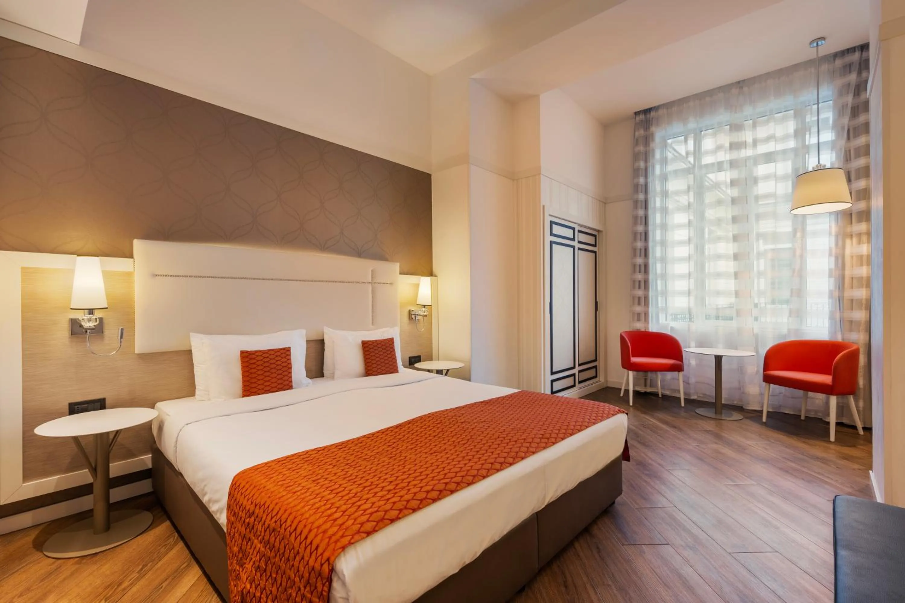 Bed in Ikonik Parlament