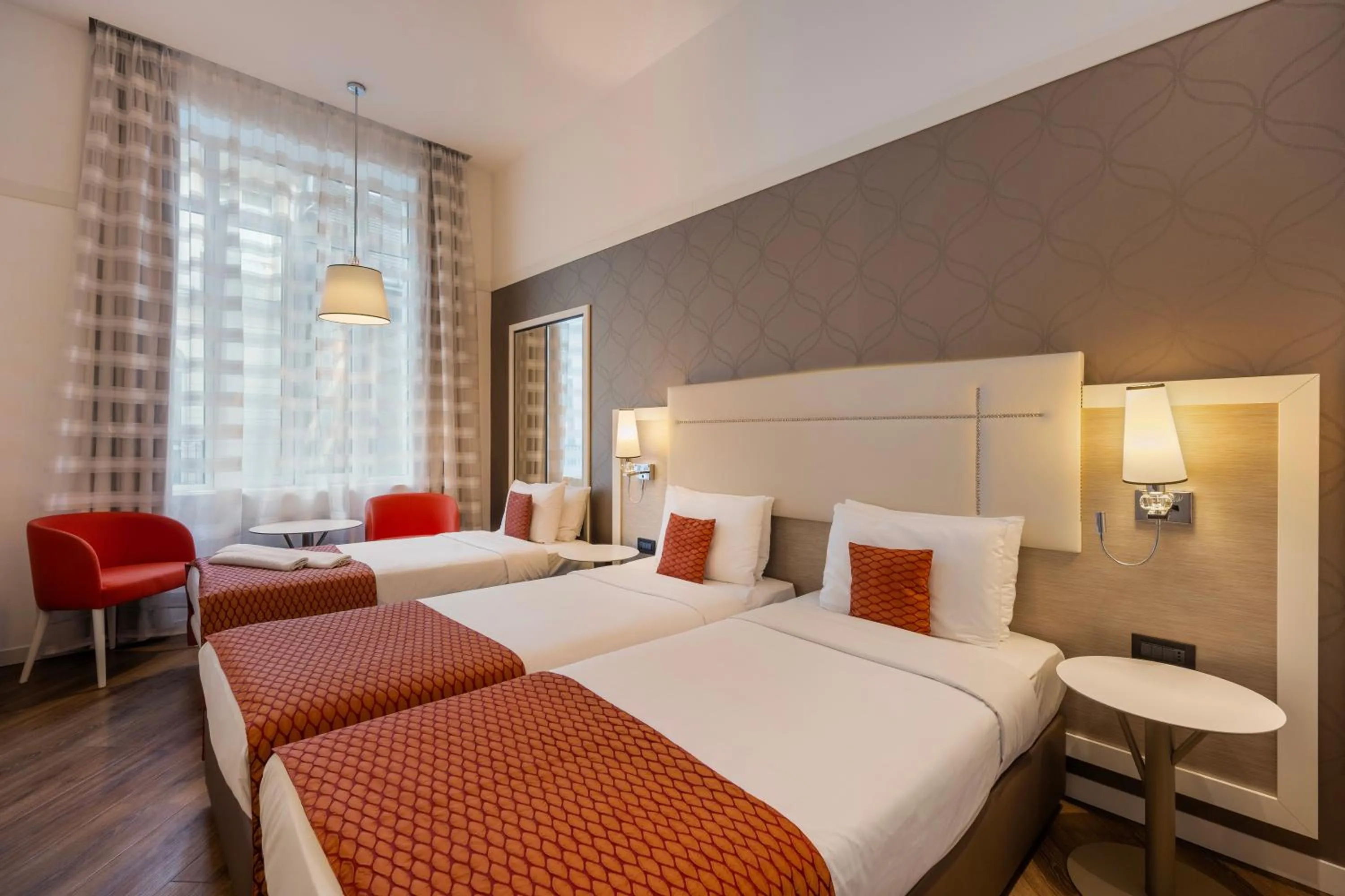 Bed in Ikonik Parlament