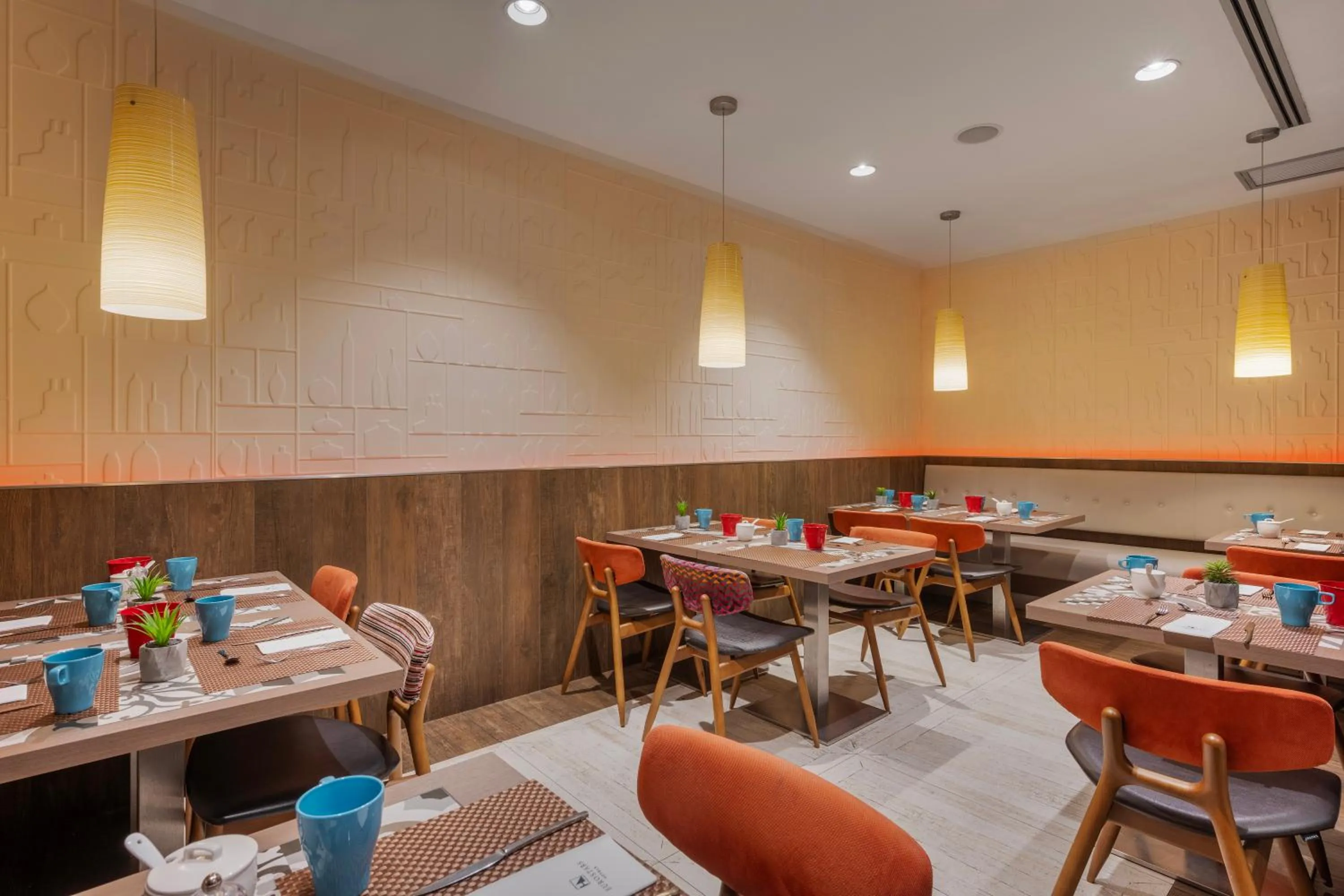 Restaurant/places to eat in Ikonik Parlament