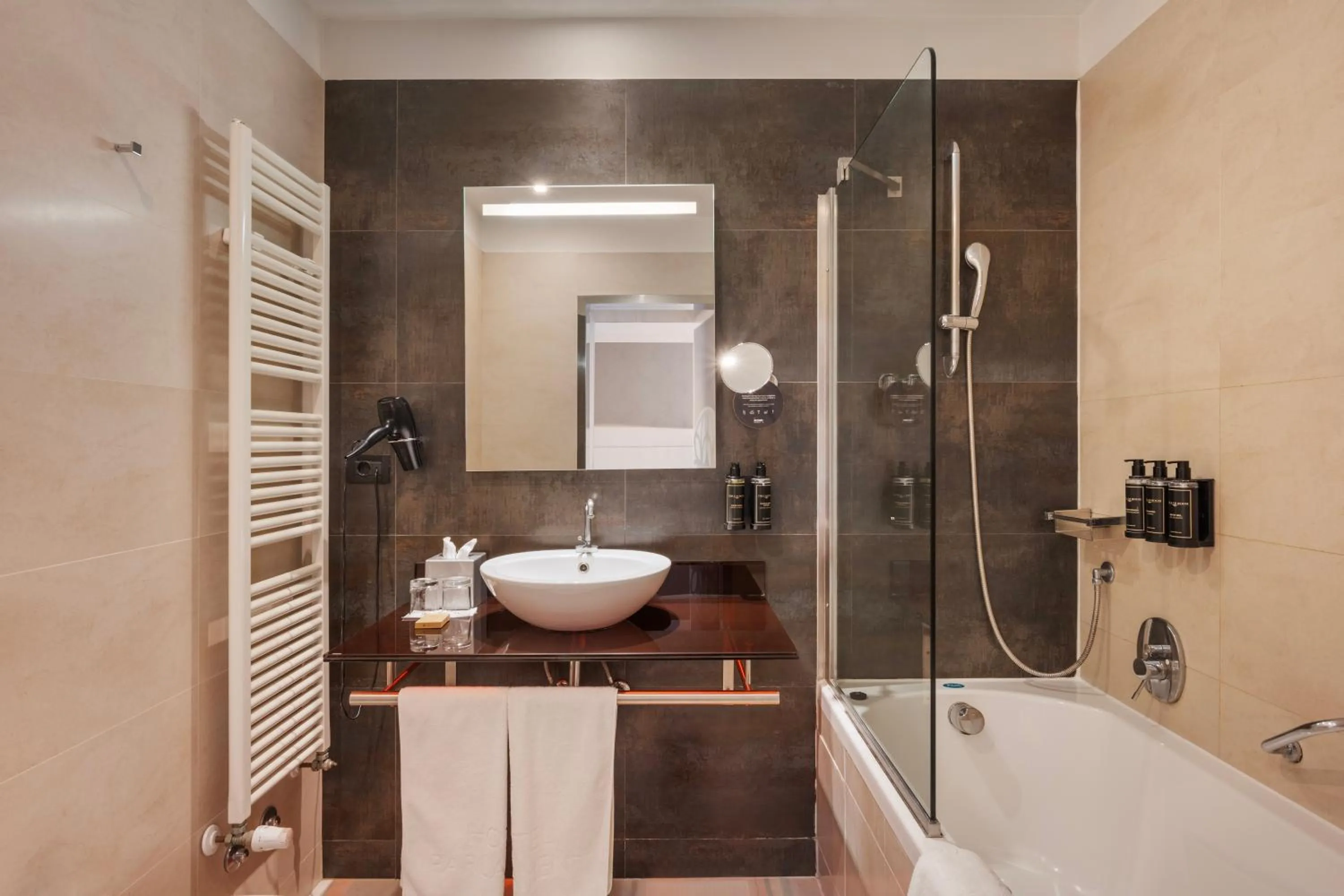 Bathroom in Ikonik Parlament