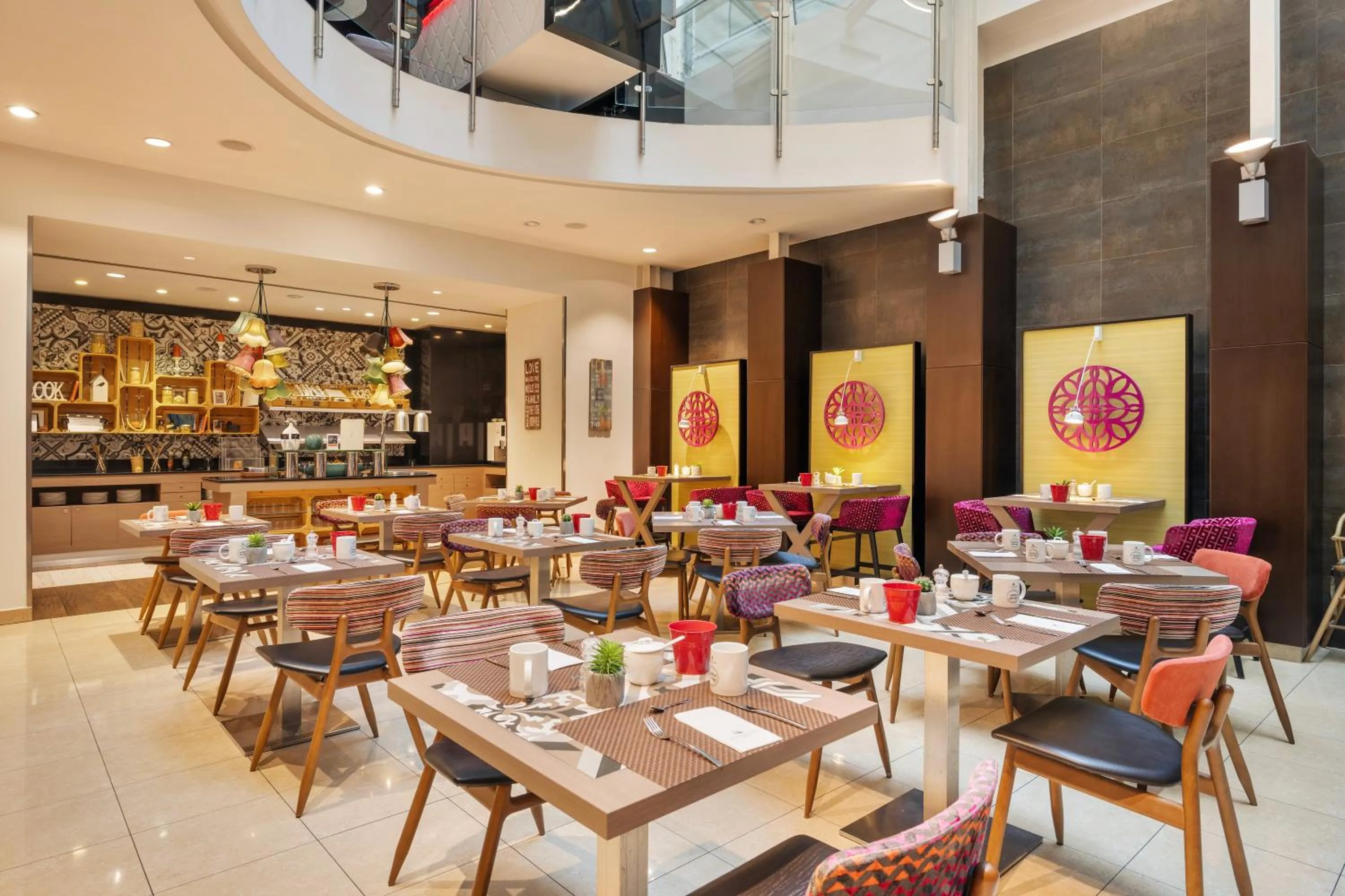 Restaurant/places to eat in Ikonik Parlament