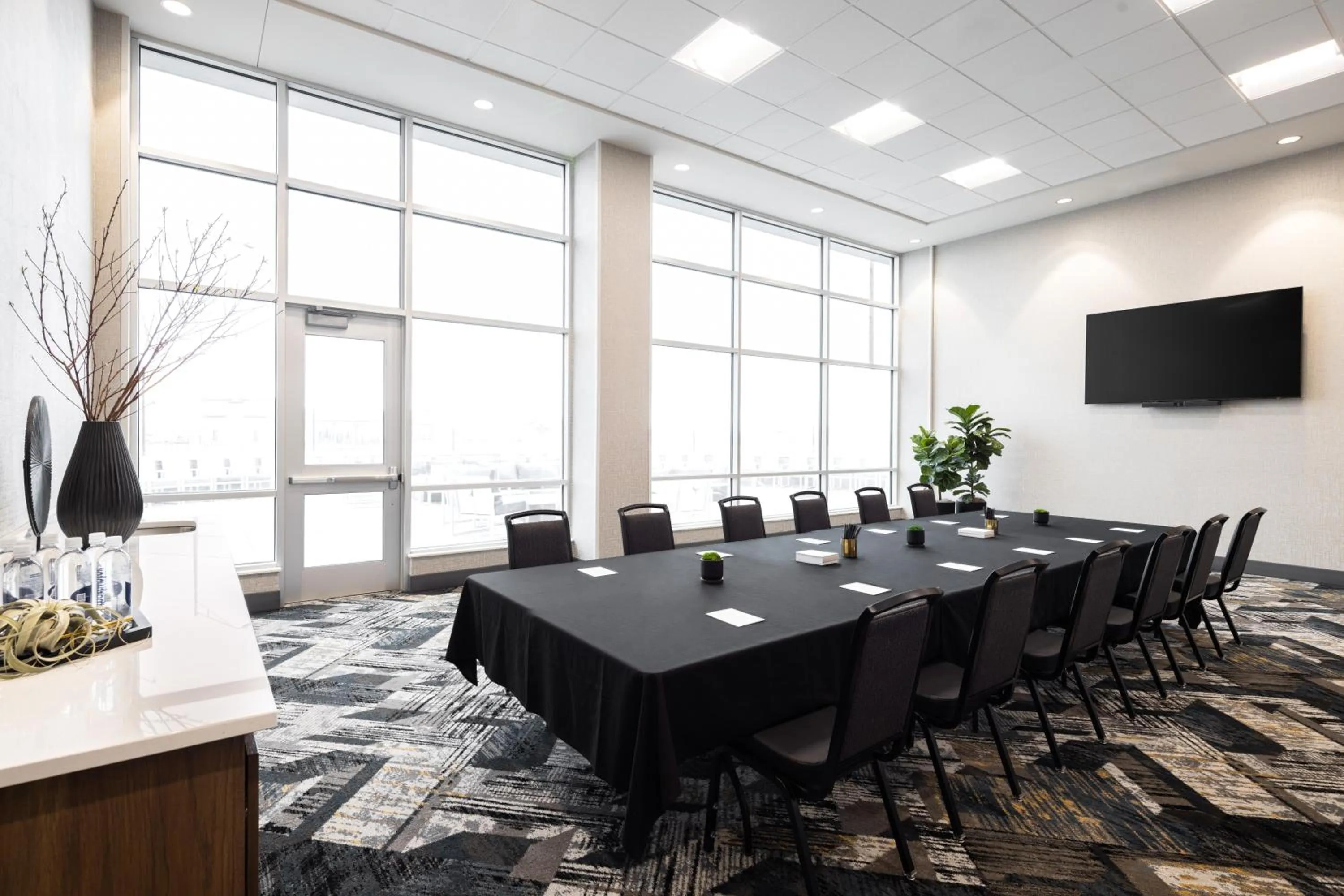Business facilities in Crowne Plaza - Kearney by IHG