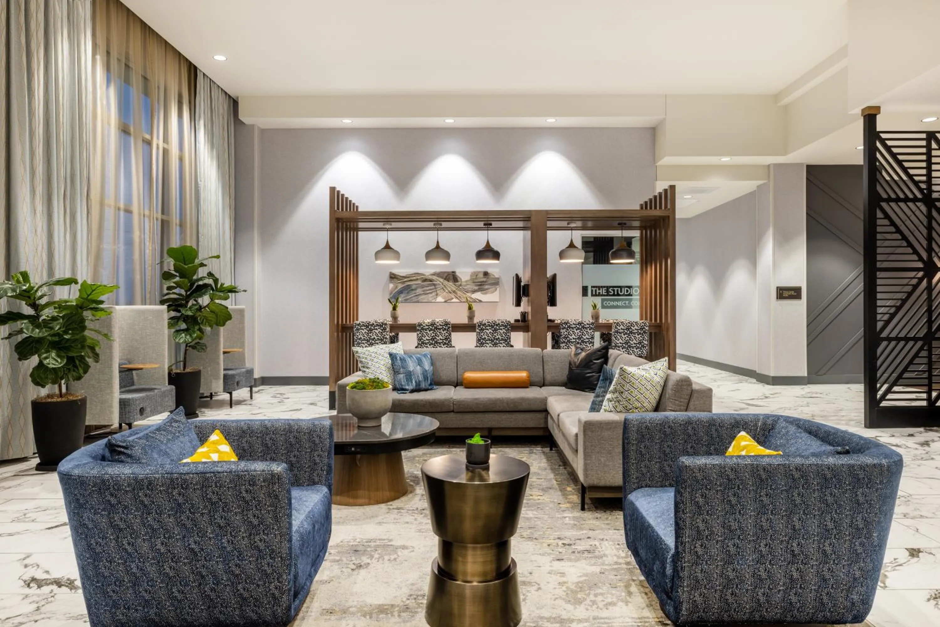 Lobby or reception in Crowne Plaza - Kearney by IHG