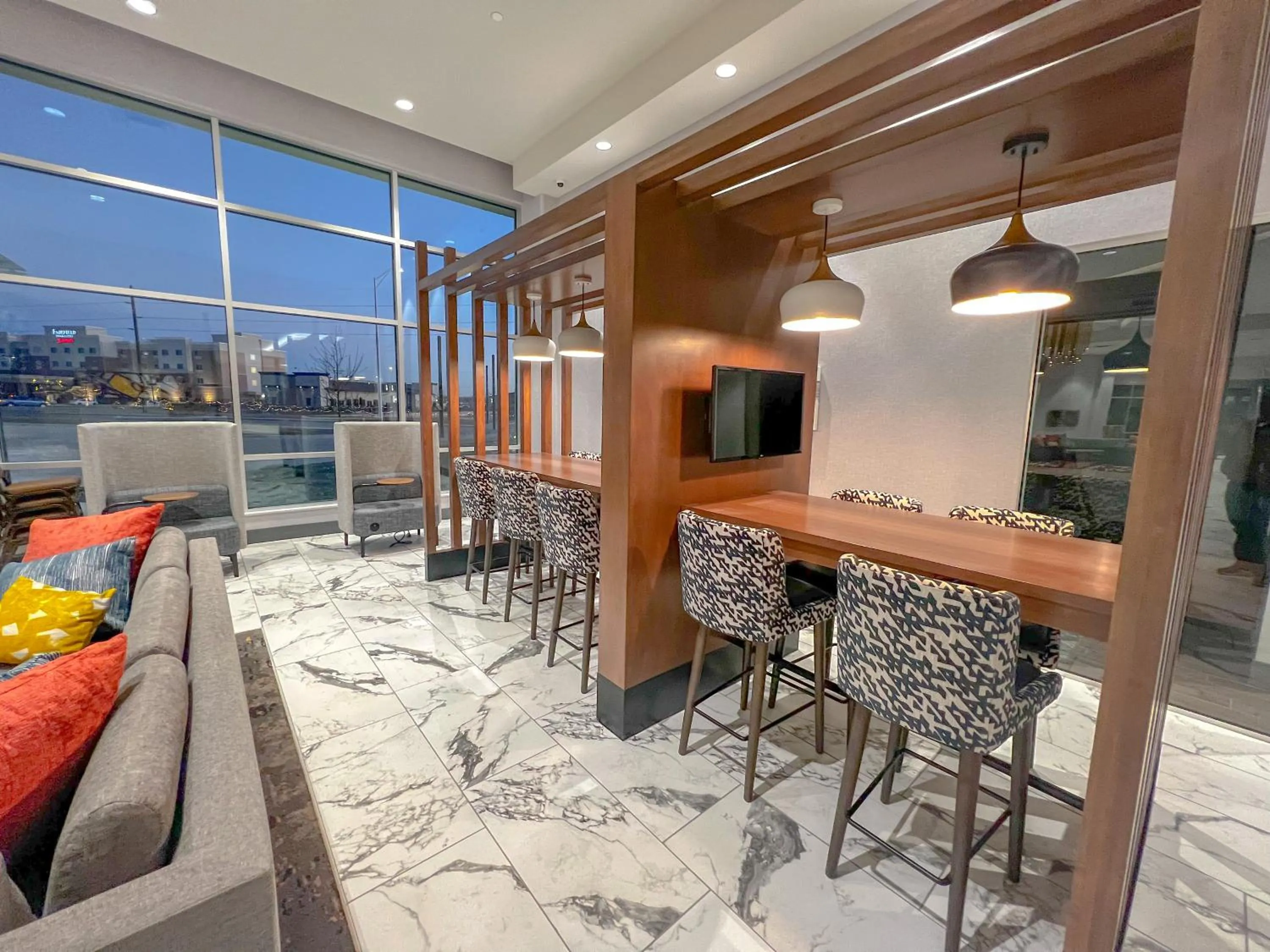 Lobby or reception in Crowne Plaza - Kearney by IHG