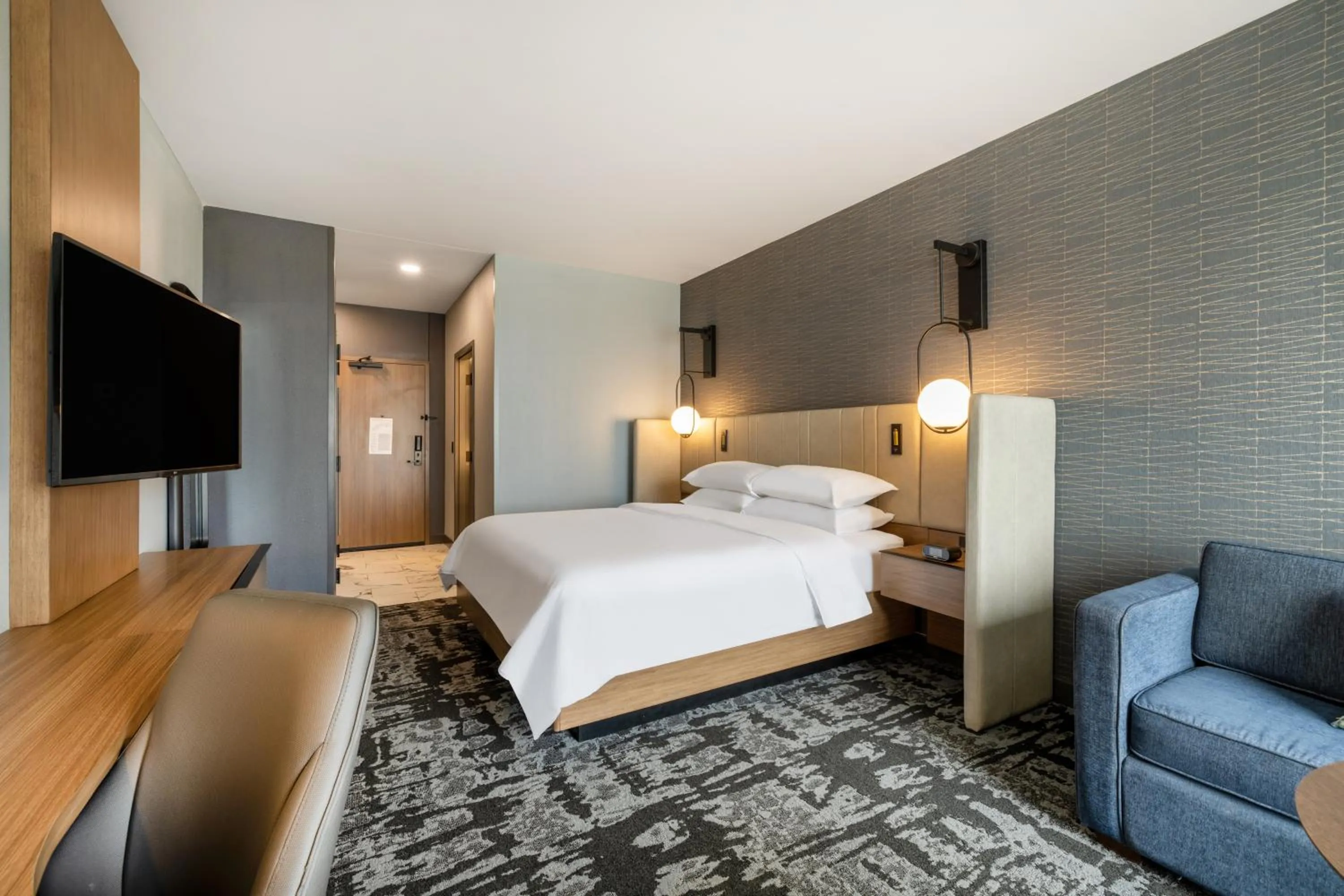 Bed in Crowne Plaza - Kearney by IHG