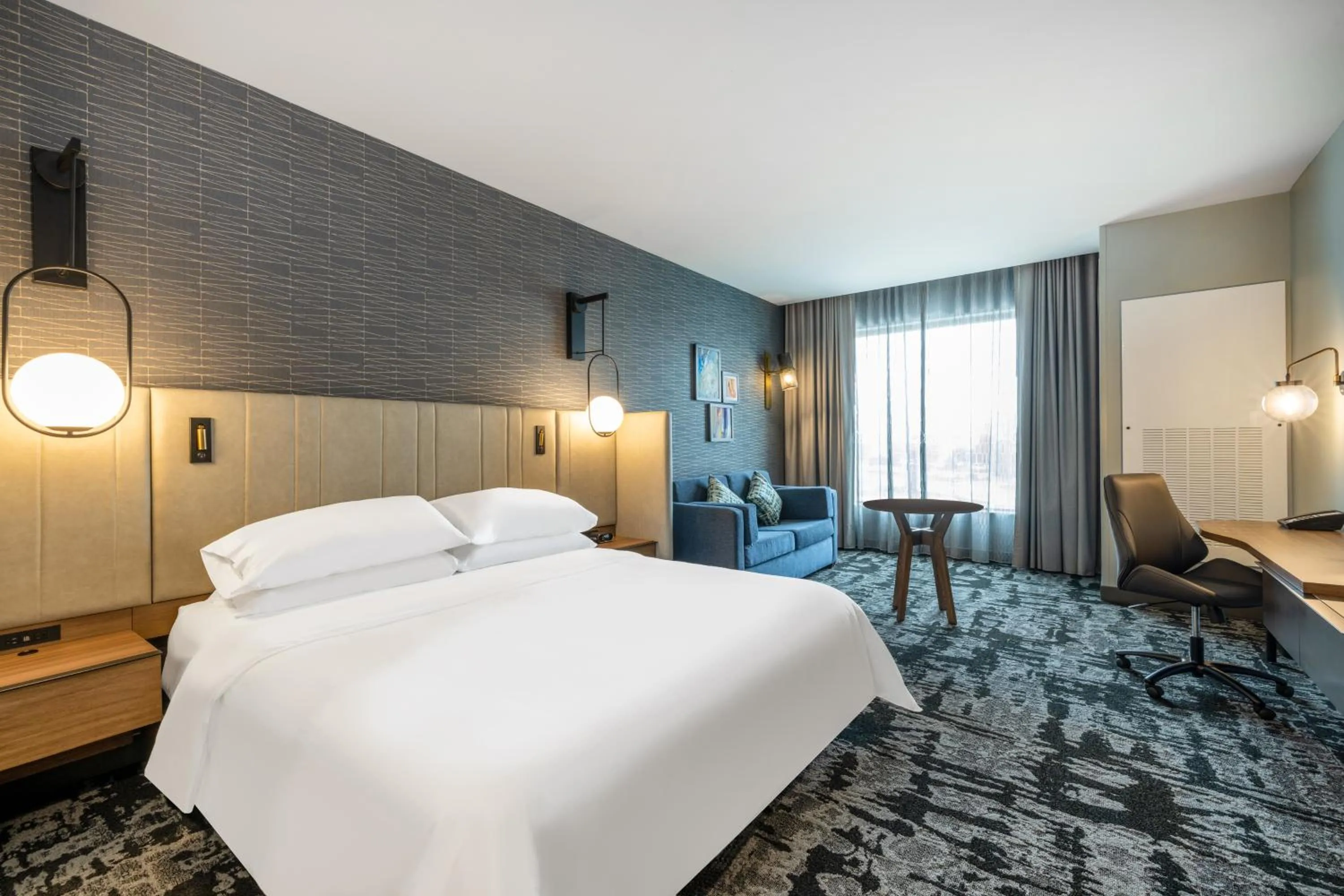 Bed in Crowne Plaza - Kearney by IHG