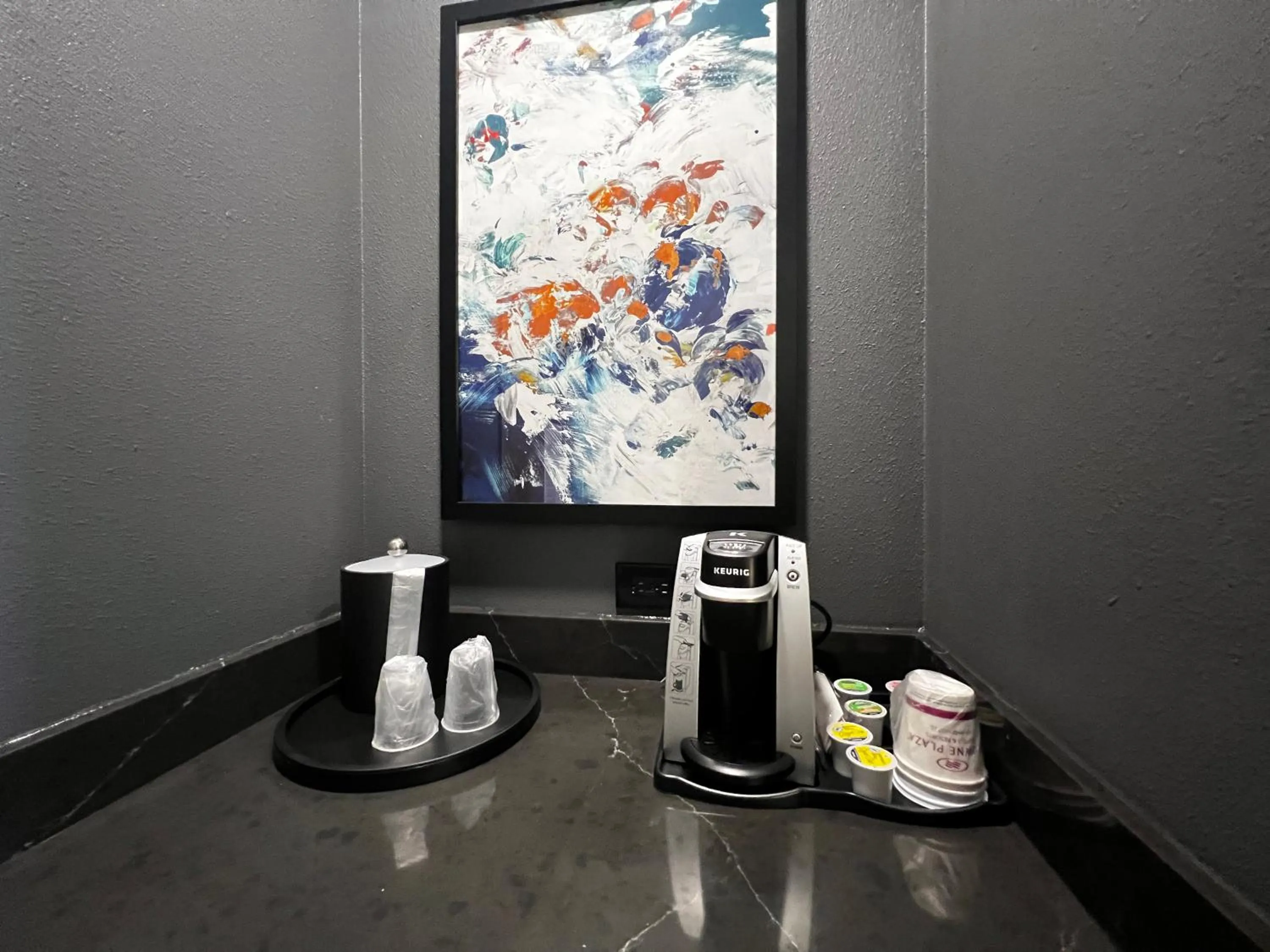 Coffee/tea facilities in Crowne Plaza - Kearney by IHG