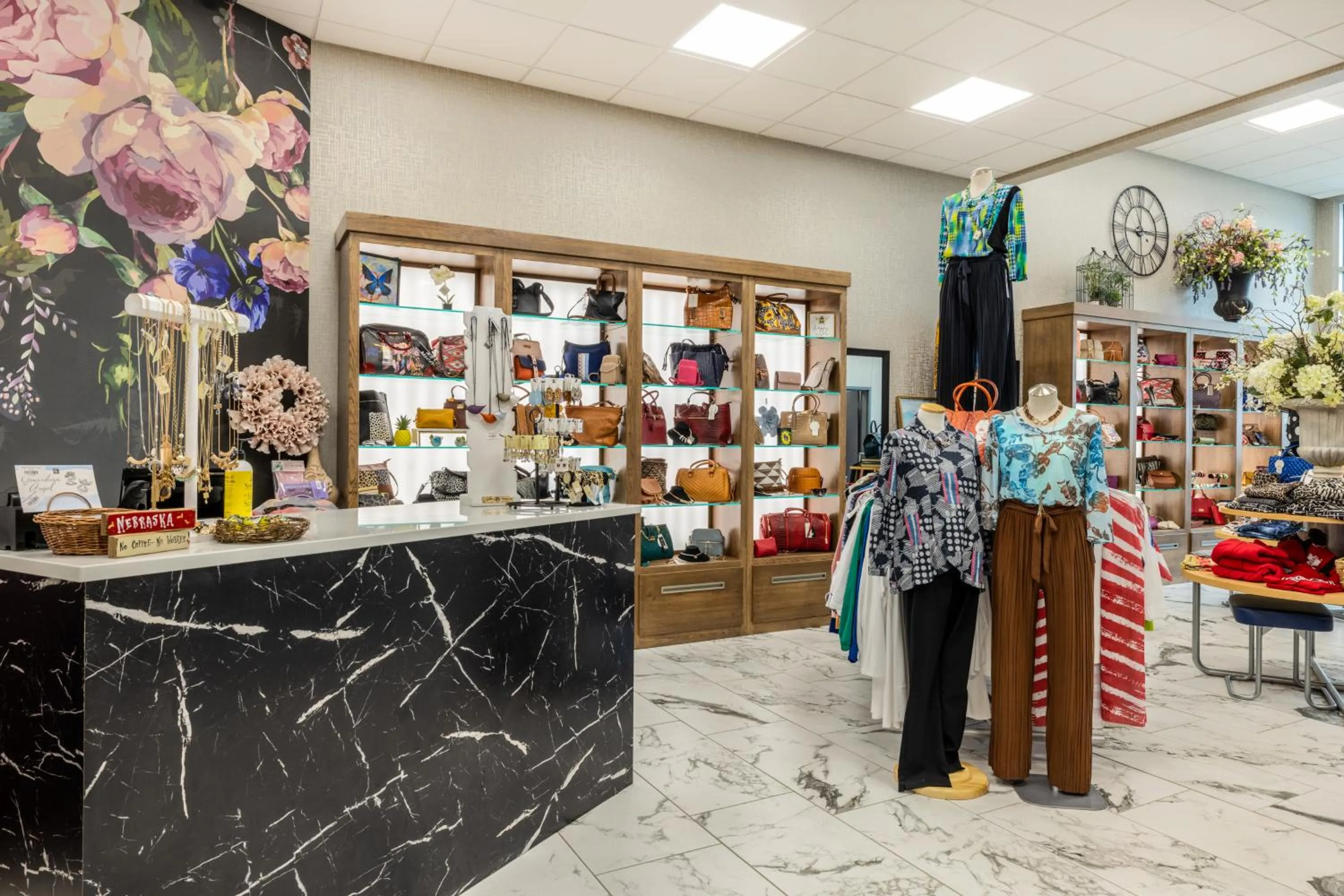 Shopping Area in Crowne Plaza - Kearney by IHG