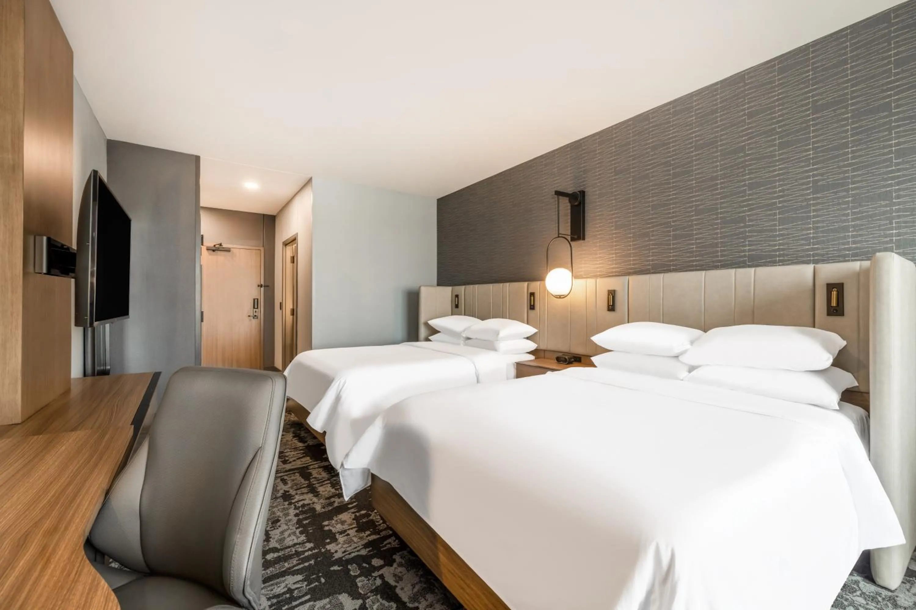 Bed in Crowne Plaza - Kearney by IHG