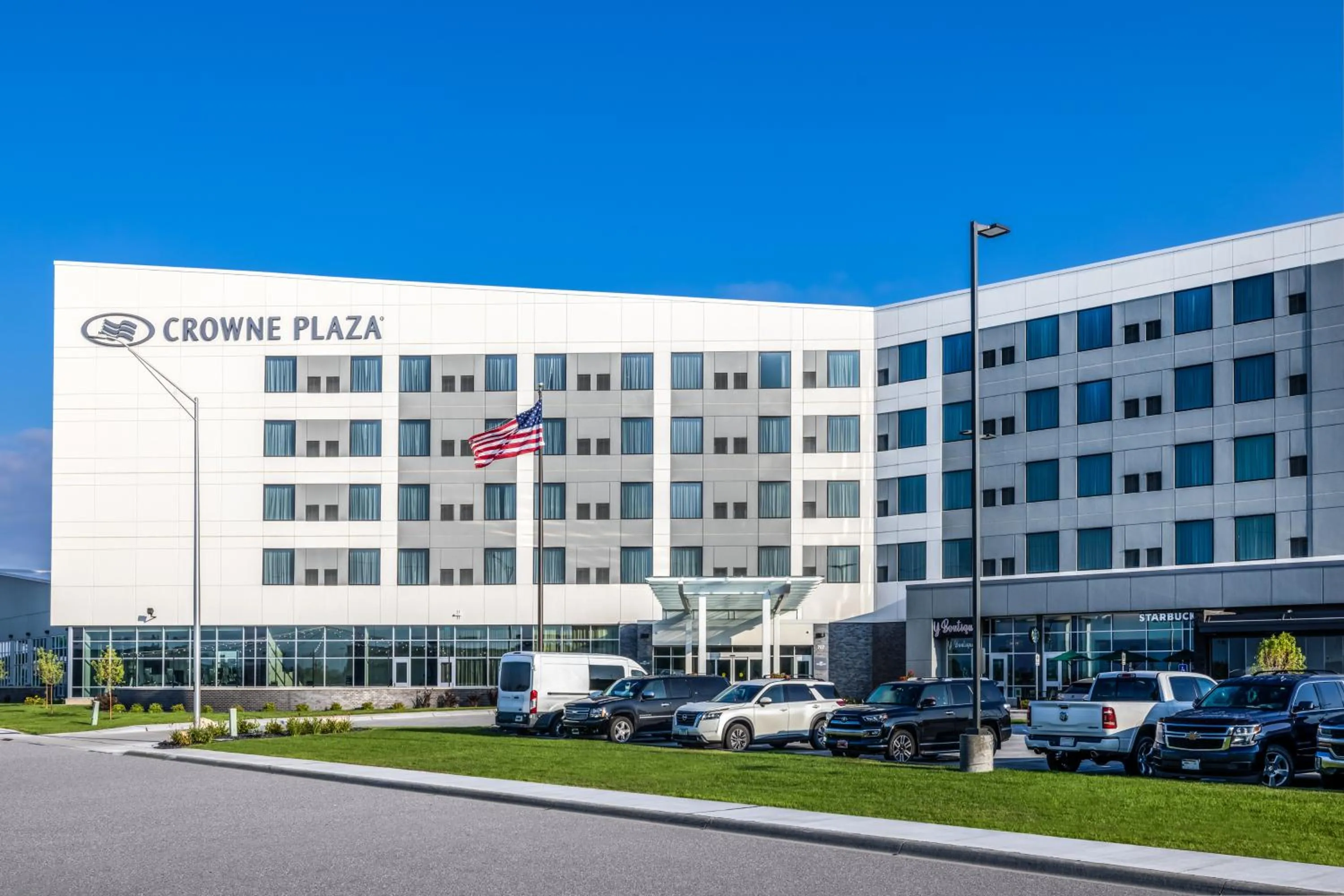 Street view in Crowne Plaza - Kearney by IHG