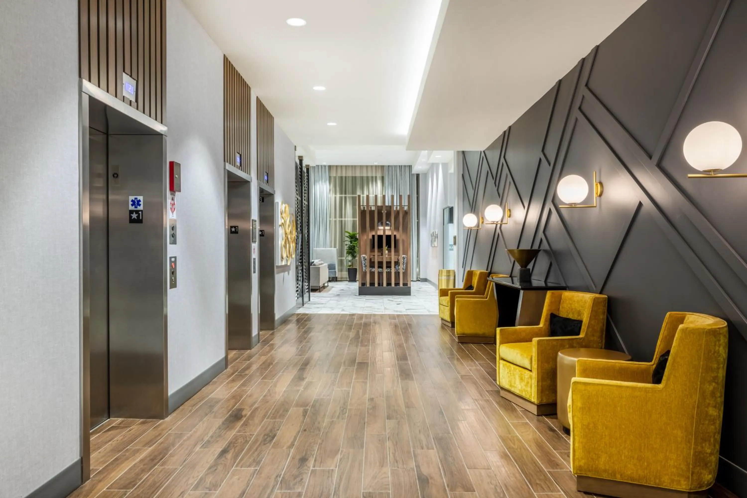 Lobby or reception in Crowne Plaza - Kearney by IHG