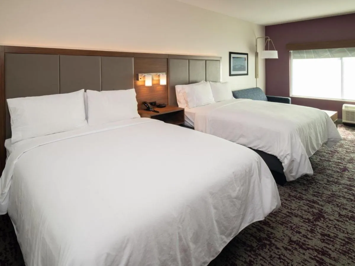 Bed in Holiday Inn Express & Suites - Little Rock Downtown by IHG