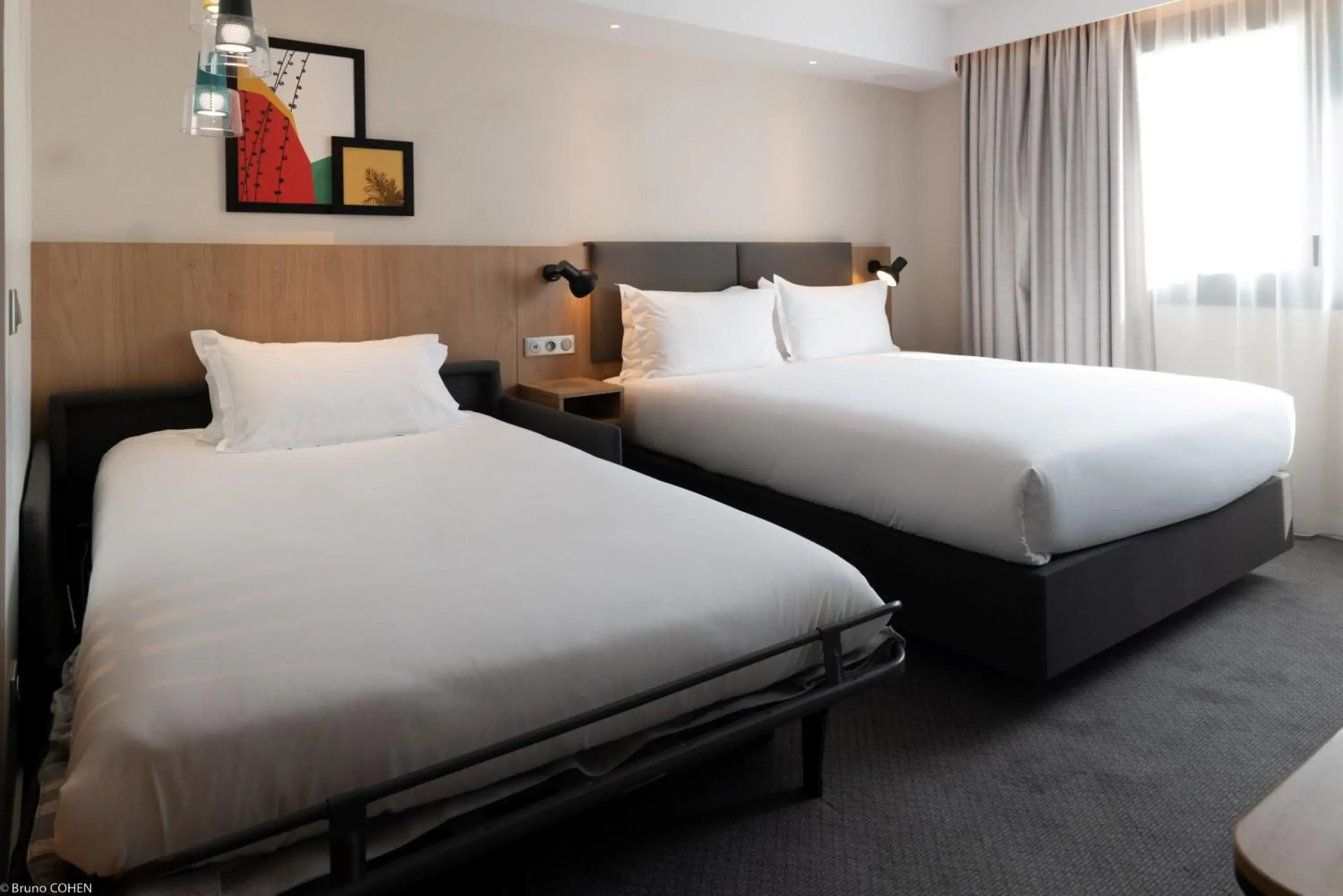 Standard Queen Room with Sofa Bed in Holiday Inn Paris CDG Airport an IHG Hotel Standard Queen Room with Sofa Bed in Holiday Inn Paris CDG Airport an IHG Hotel