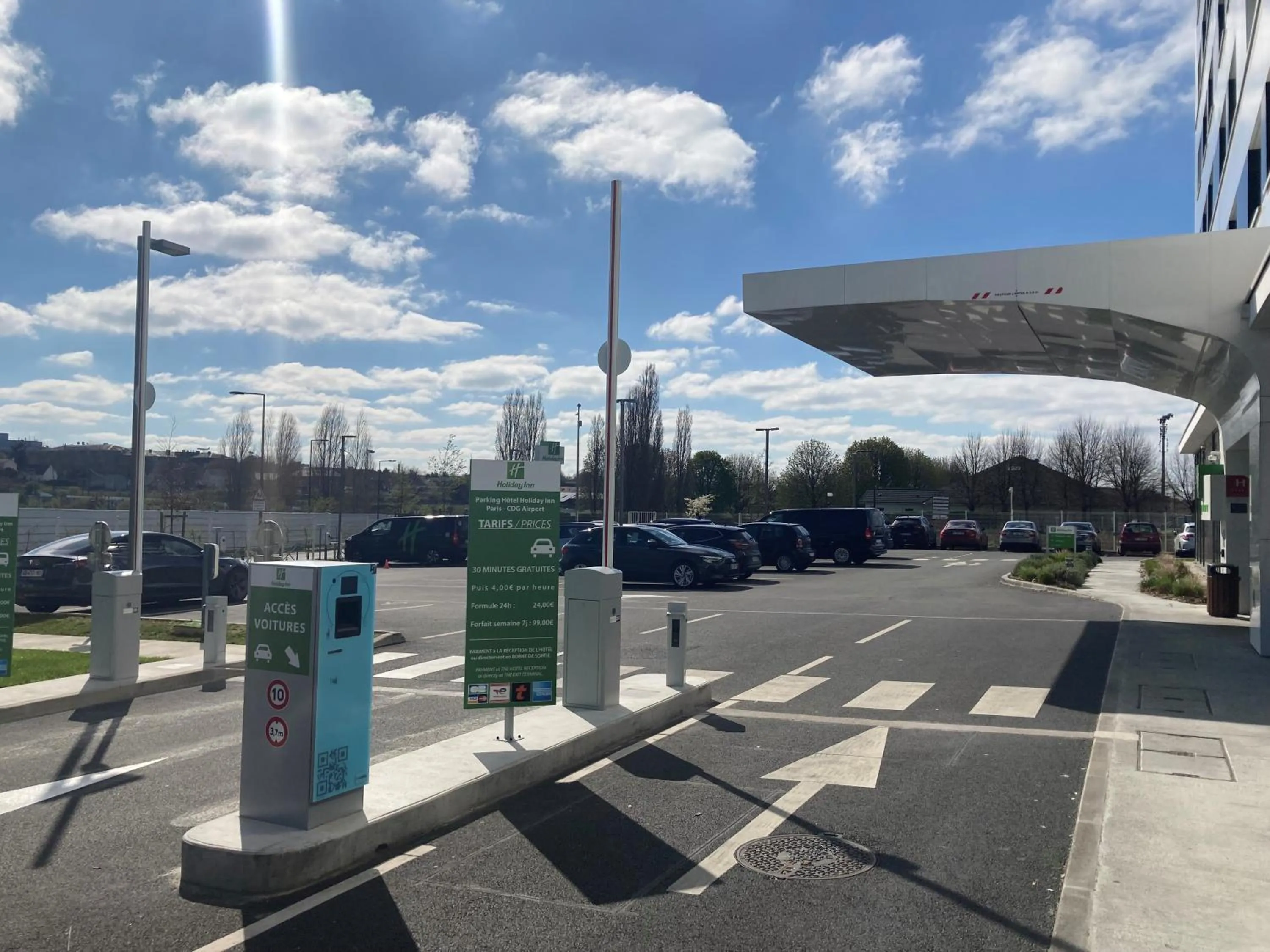 Parking in Holiday Inn Paris CDG Airport an IHG Hotel