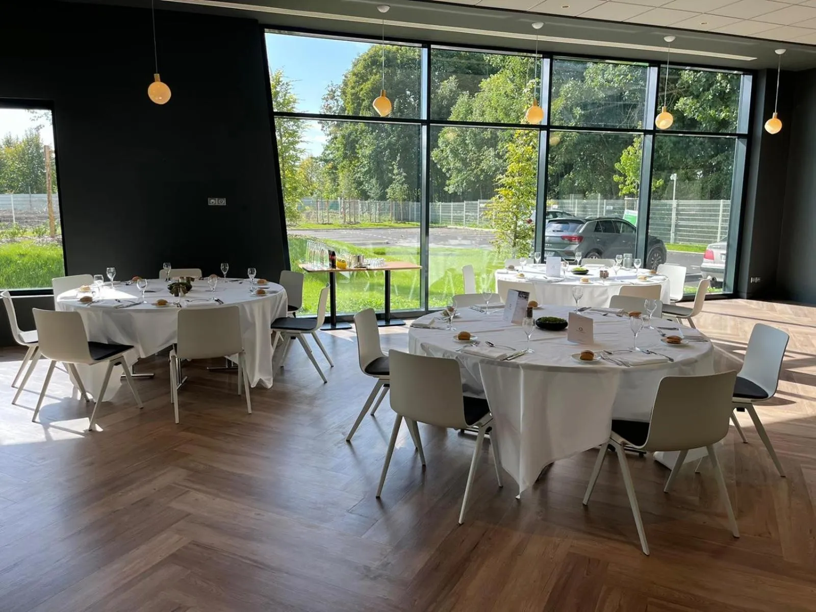 Restaurant/places to eat in Holiday Inn Paris CDG Airport an IHG Hotel