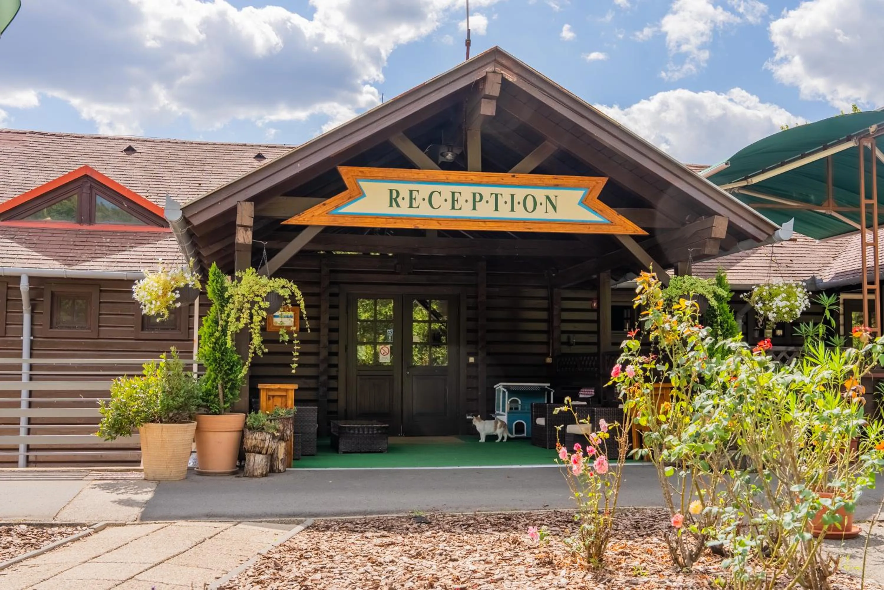 Property building in Petneházy Aparthotel