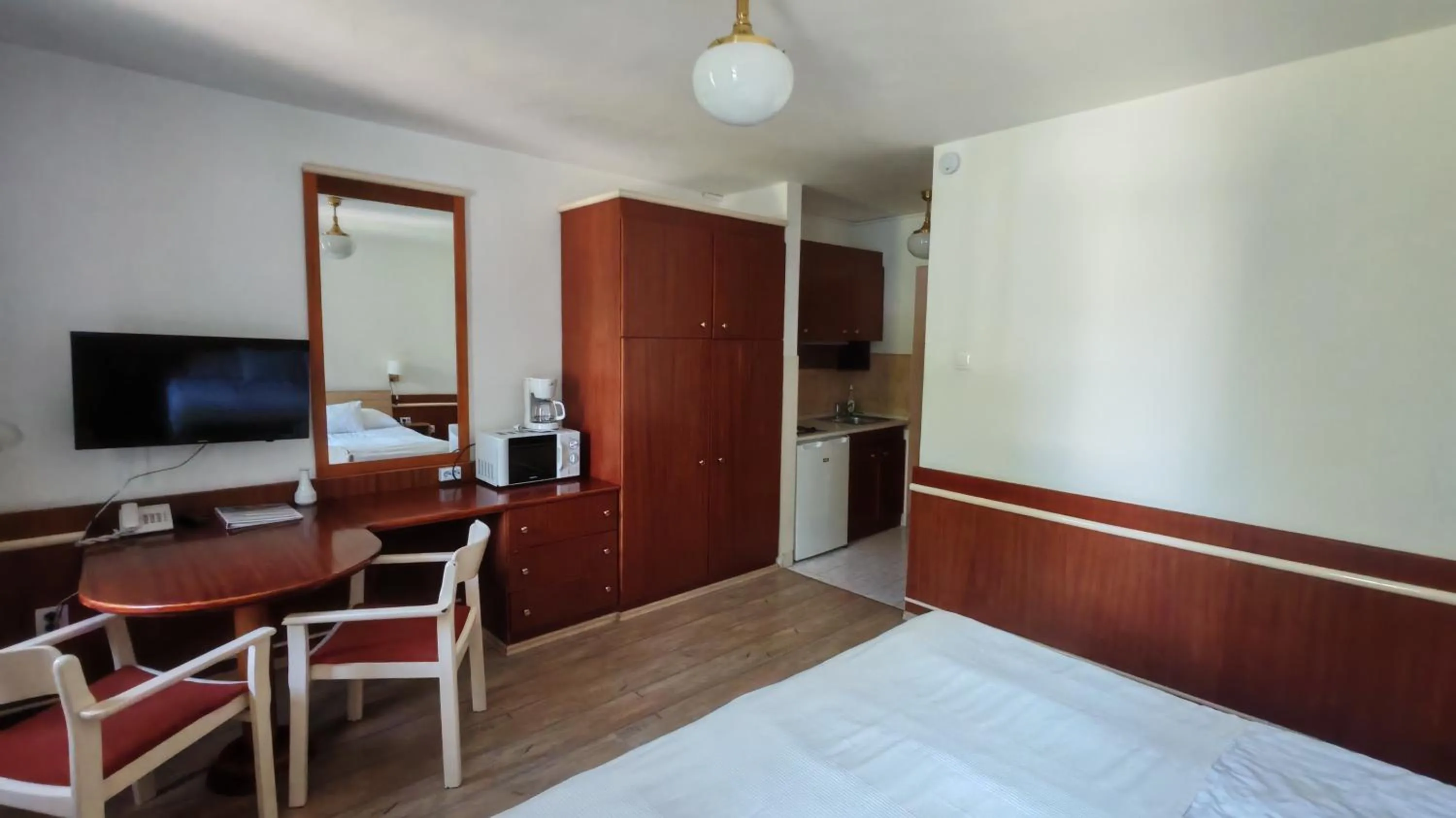 Living room, Bed in Abbázia Club Hotel Kék