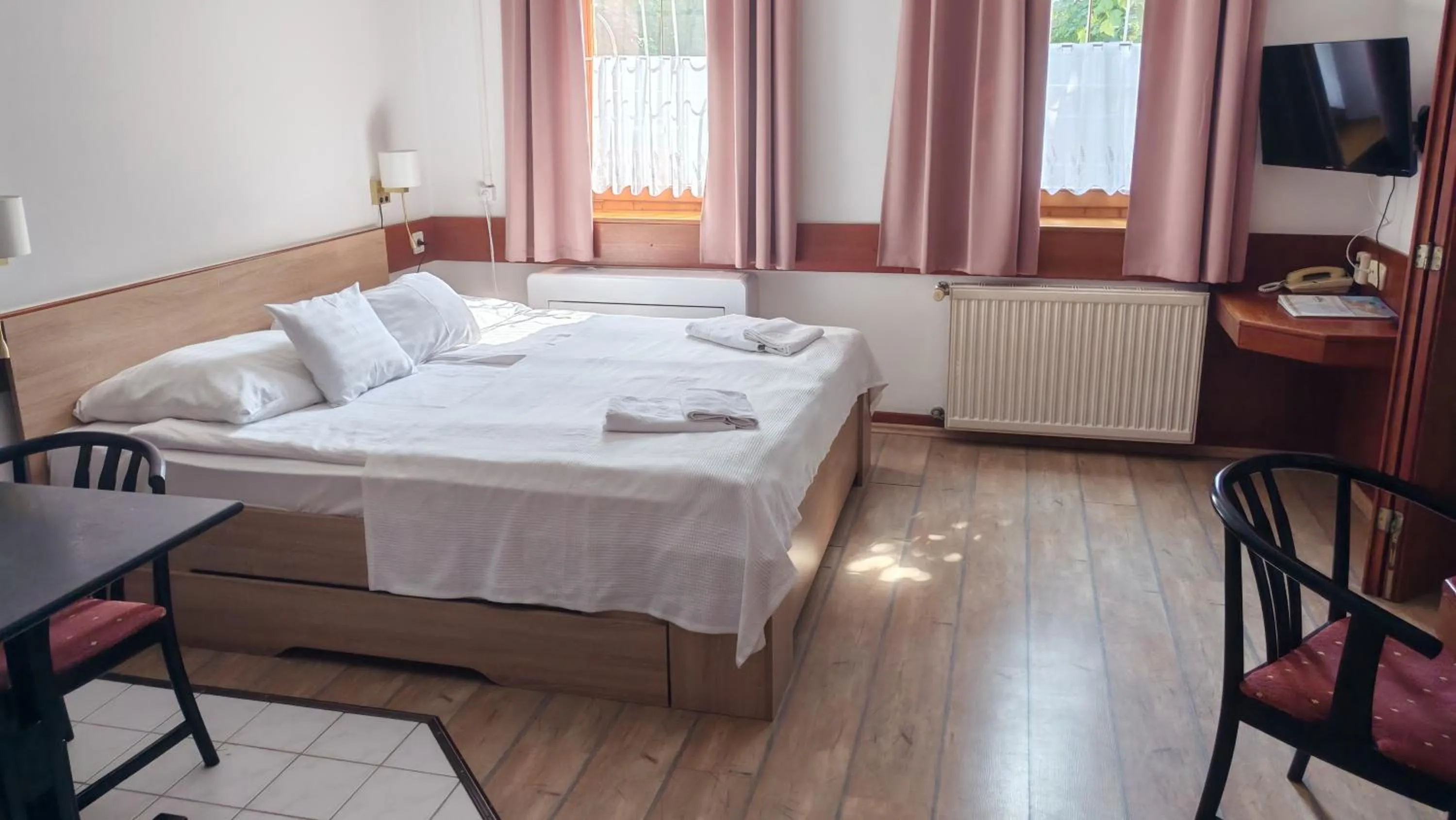 Bedroom, Bed in Abbázia Club Hotel Kék