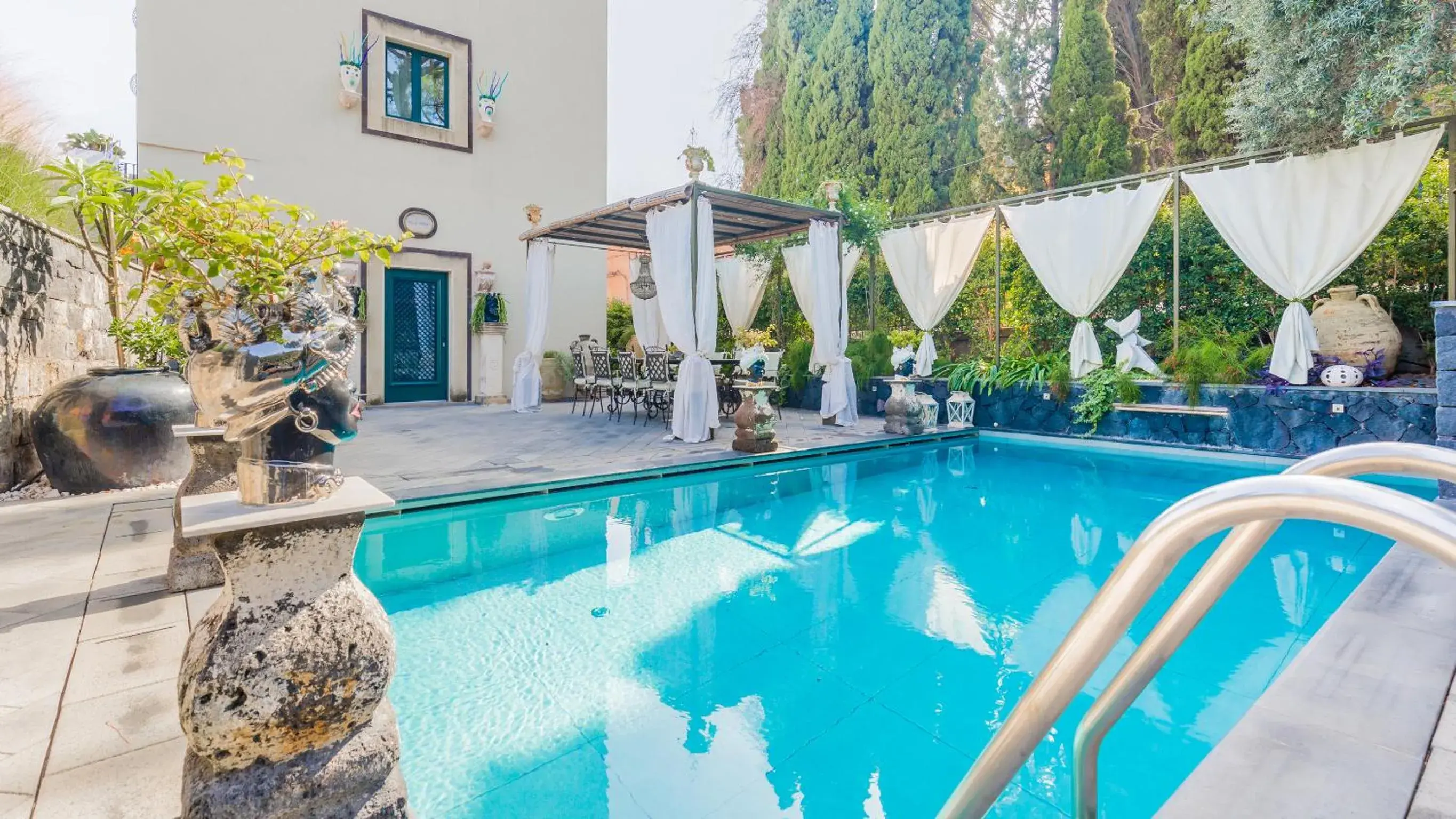 Villa Urbis Taormina, luxury villa in the heart of Taormina with swimming pool Villa Urbis Taormina, luxury villa in the heart of Taormina with swimming pool