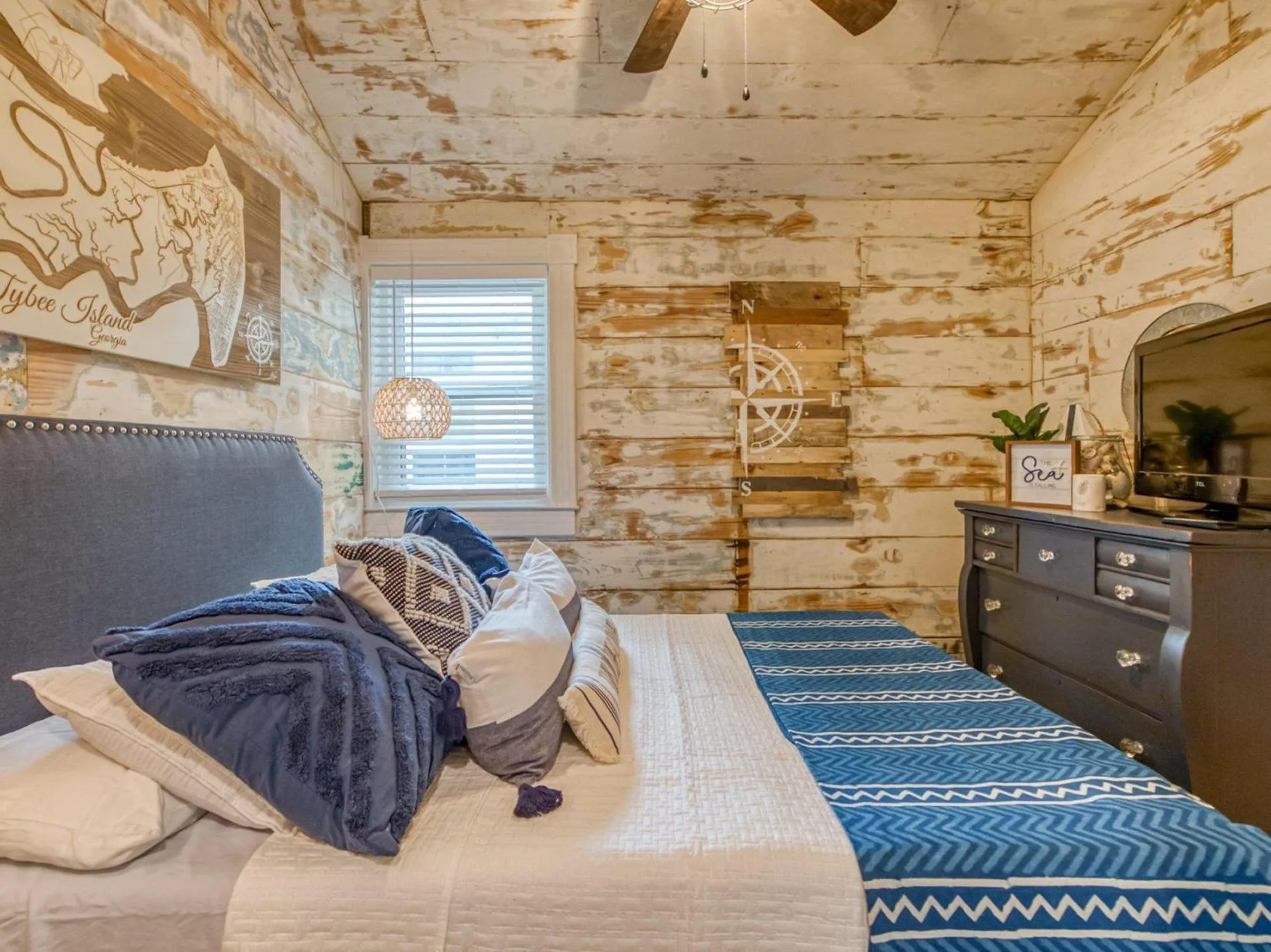 Bed in Latitude Adjustment Main House