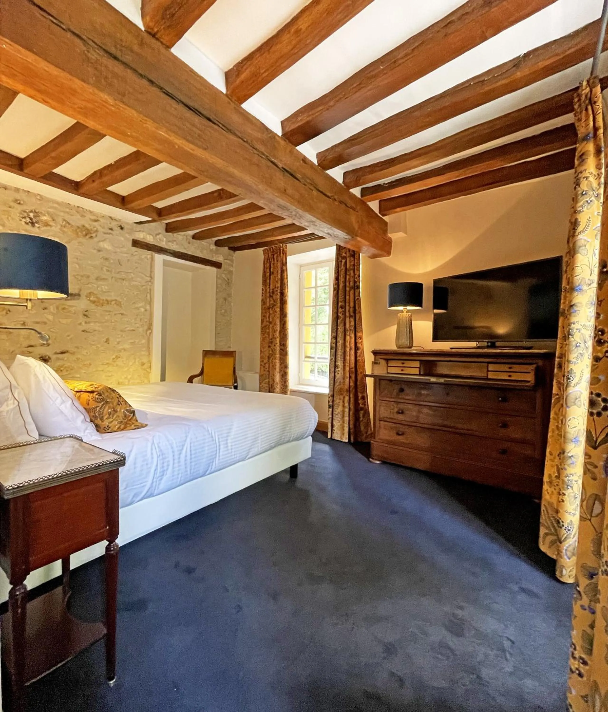 Photo of the whole room, Bed in Moulin de Fourges