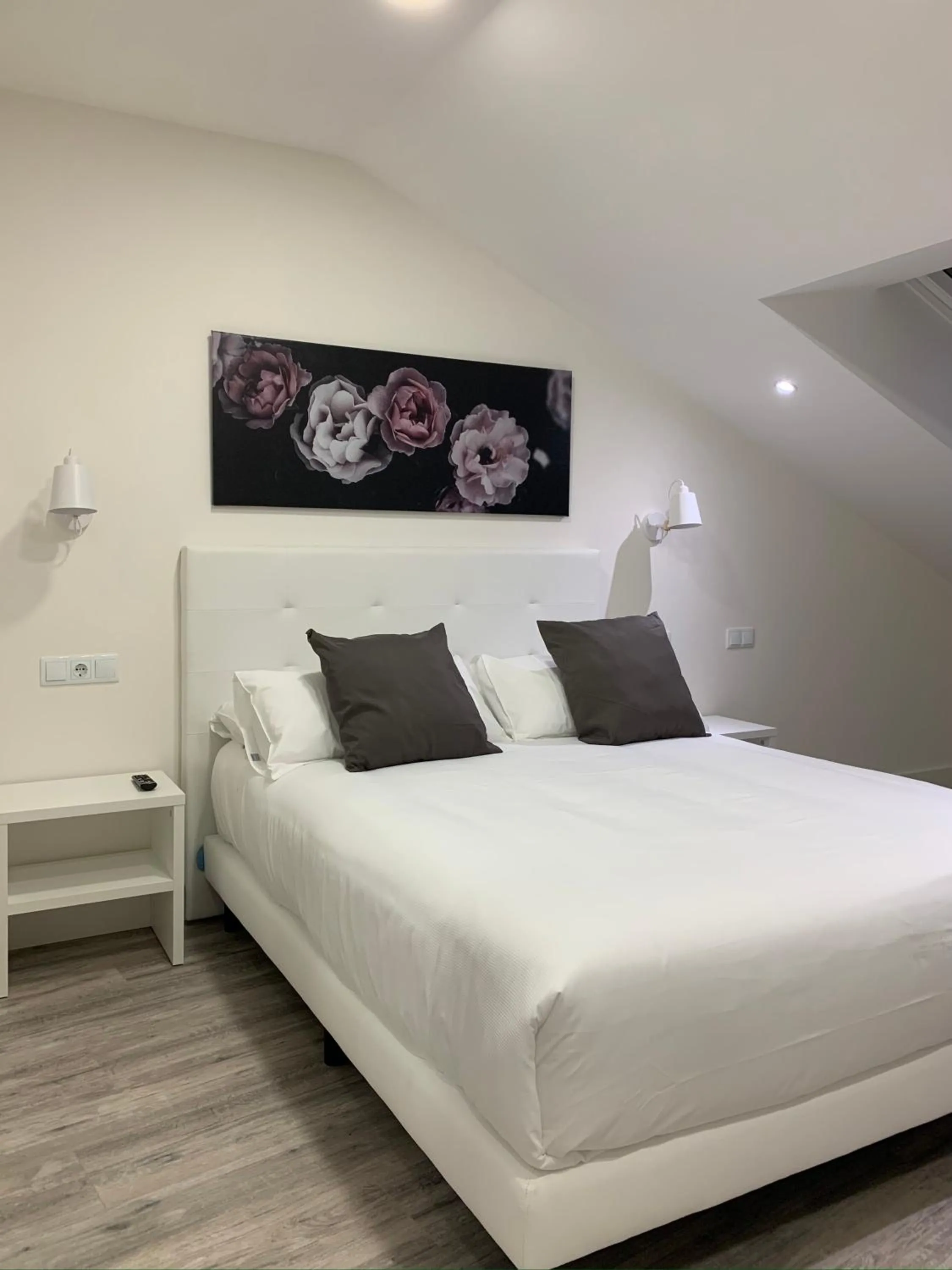 Photo of the whole room, Bed in Hostal Comfort Suites