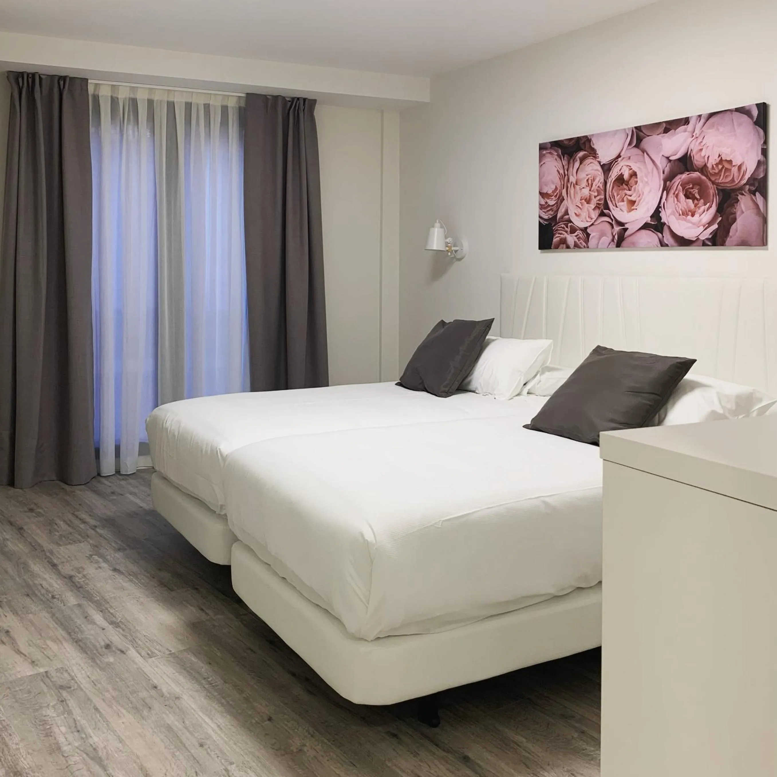 Bed in Hostal Comfort Suites