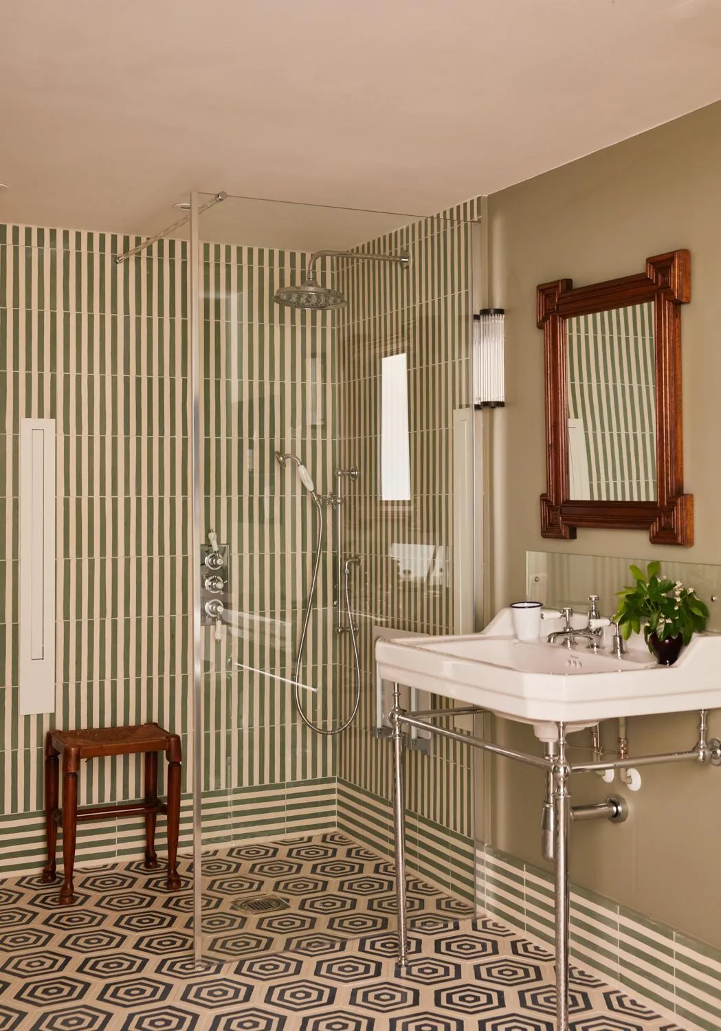 Bathroom in The Bear Inn, Hodnet