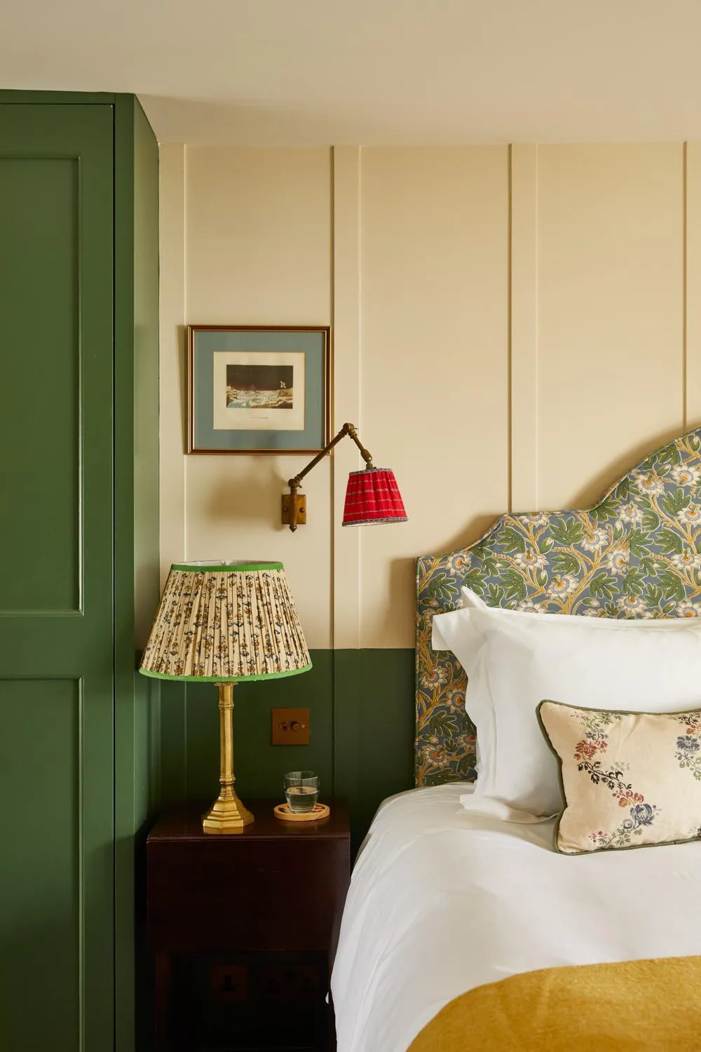Bedroom, Bed in The Bear Inn, Hodnet