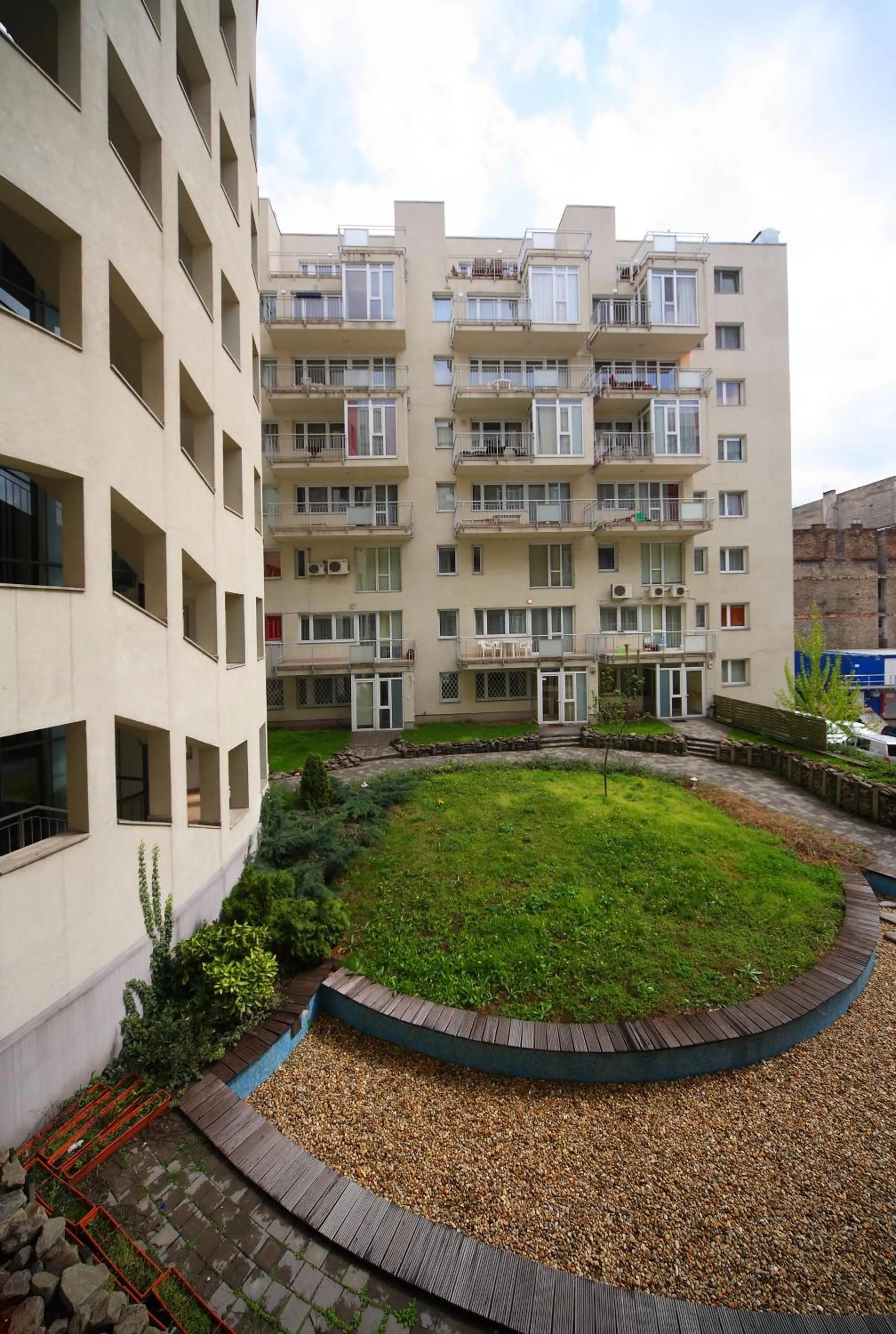 Property building in Akacfa Holiday Apartments