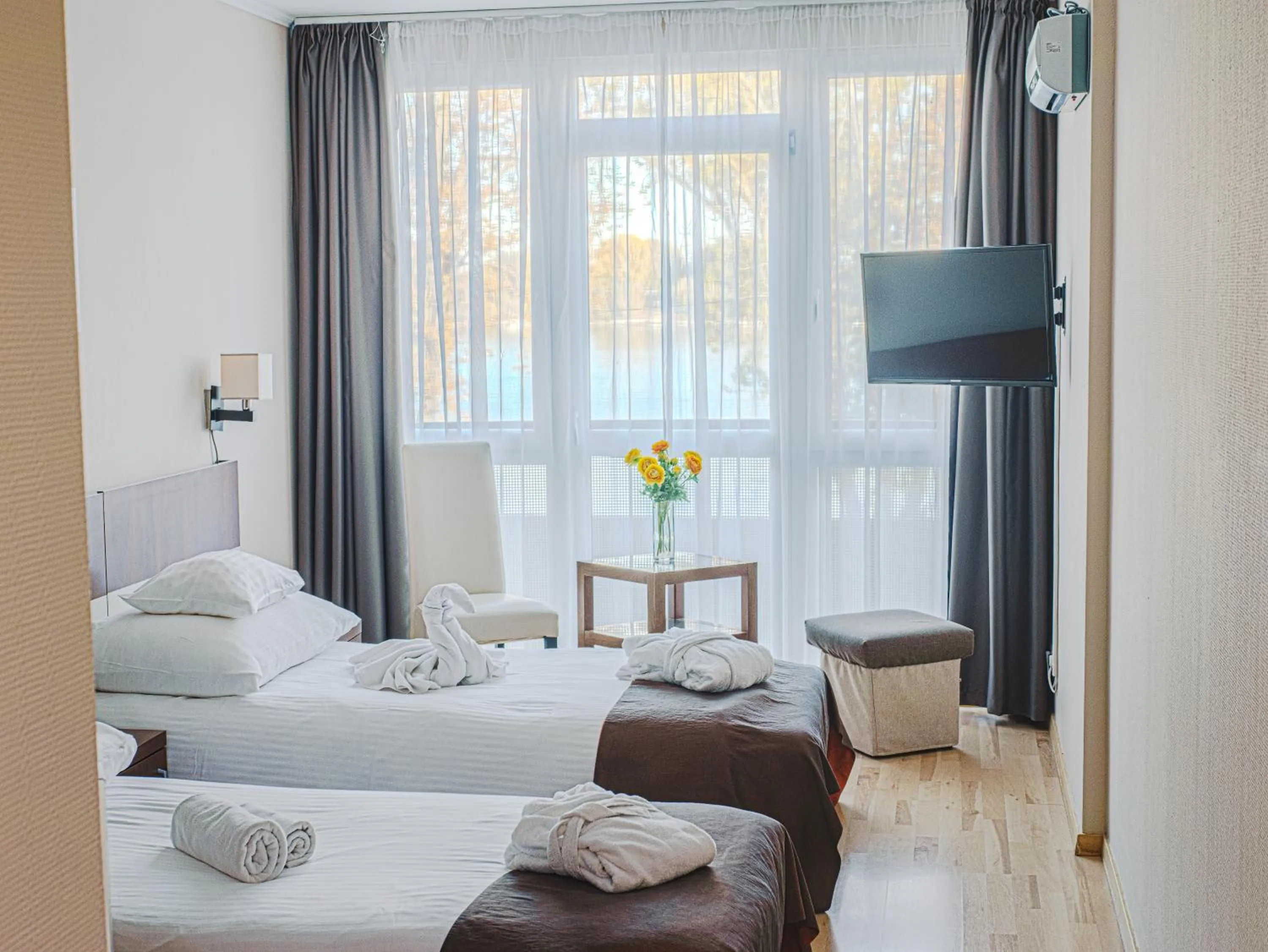 Bed in Holiday Beach Budapest Hotel