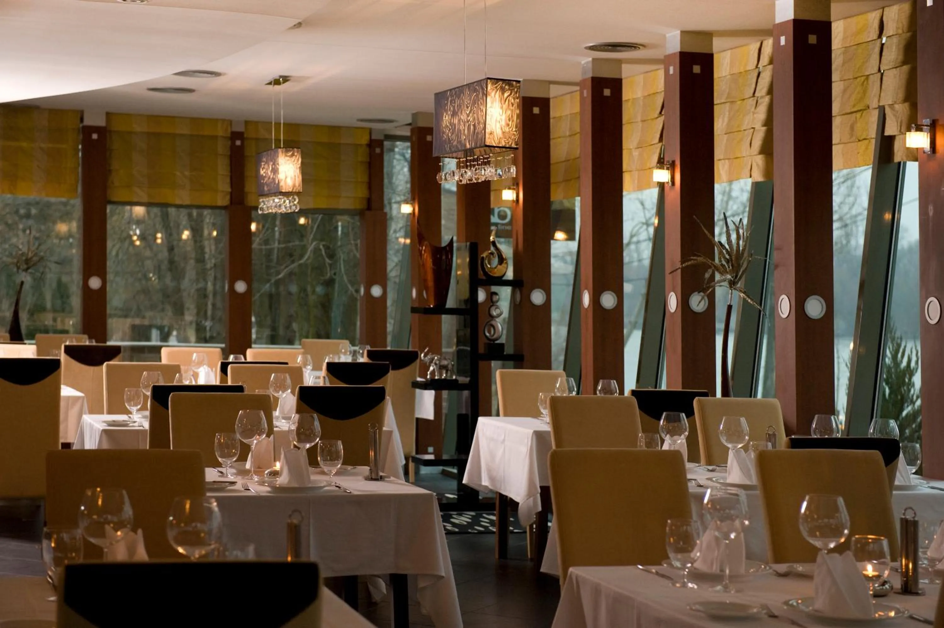 Restaurant/places to eat in Holiday Beach Budapest Hotel