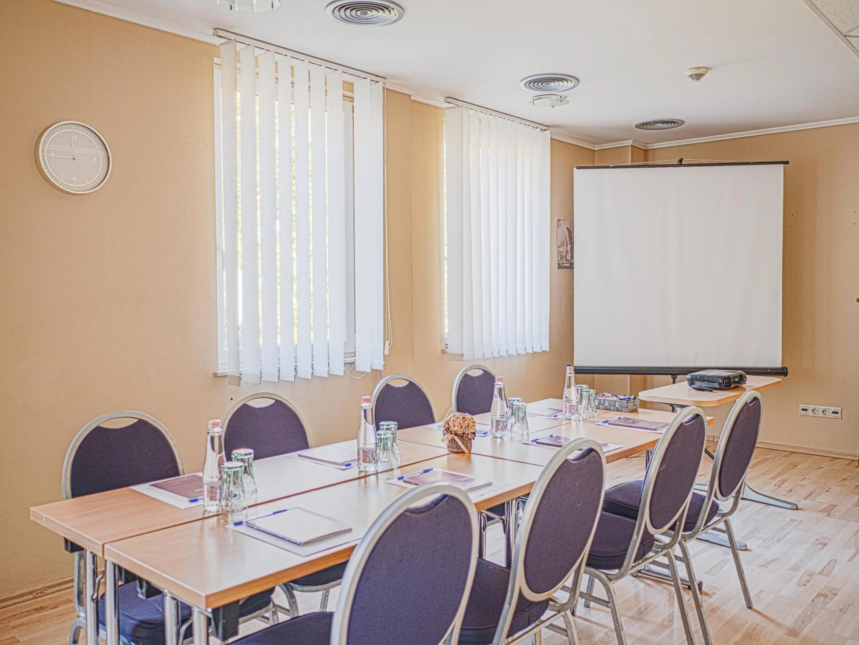 VIP in Holiday Beach Budapest Hotel