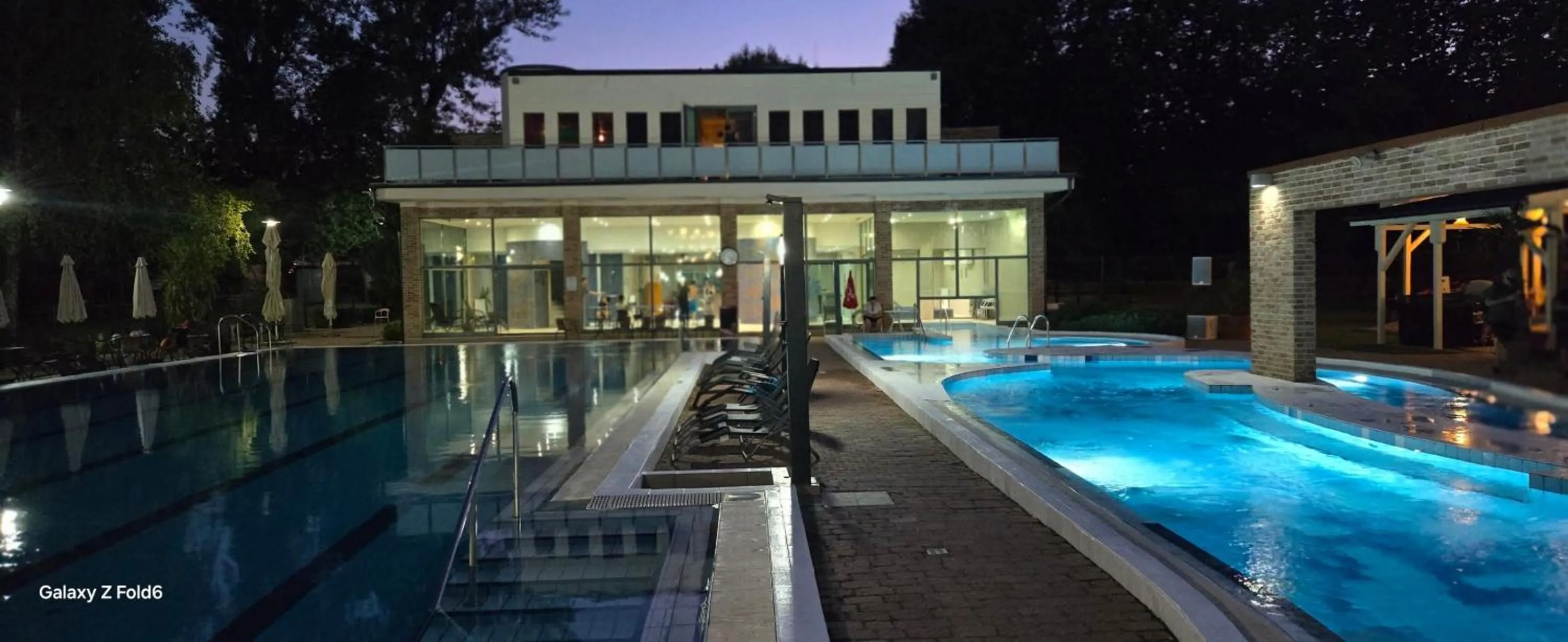 Holiday Beach Budapest Hotel