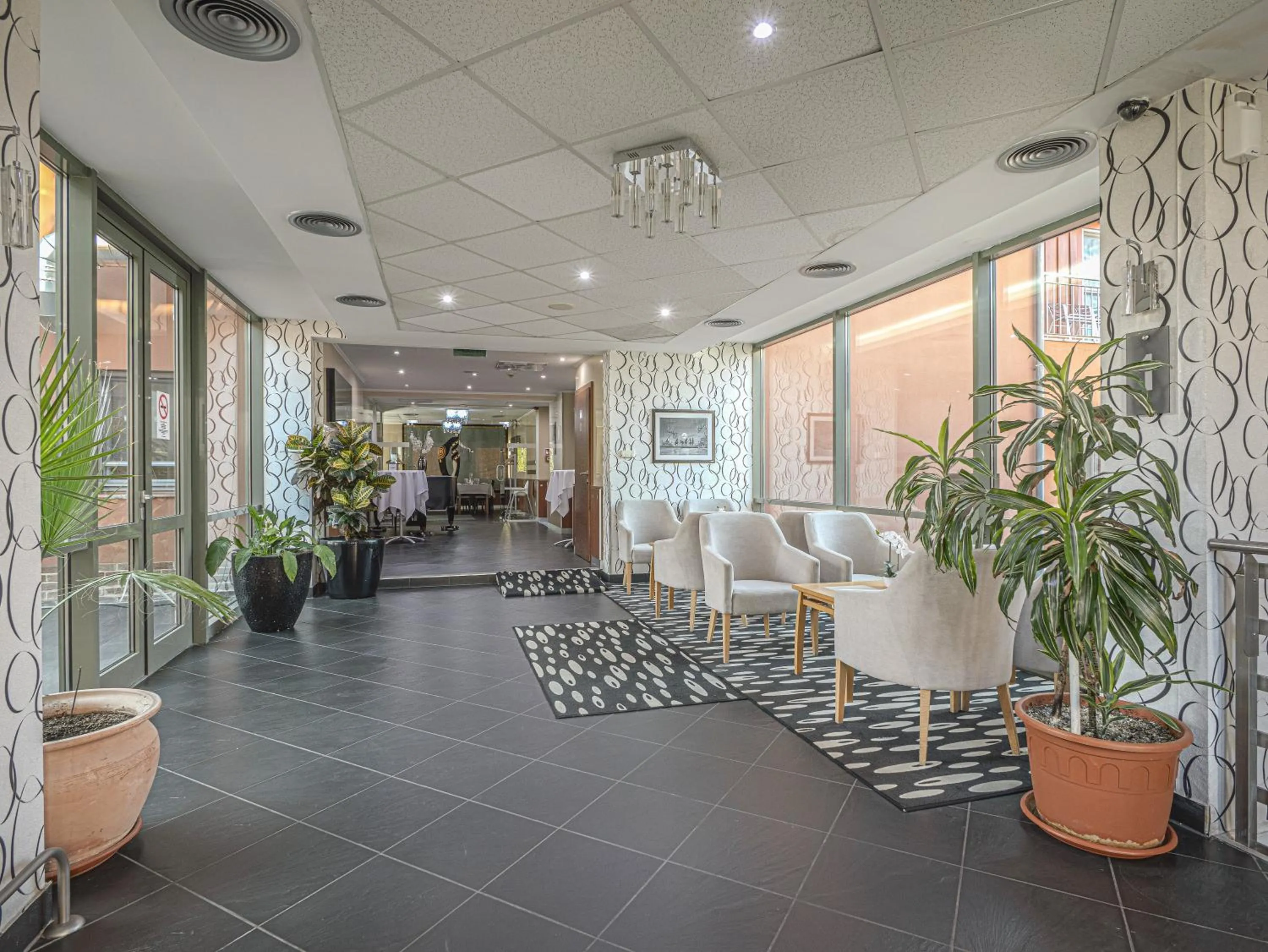 Lobby or reception in Holiday Beach Budapest Hotel