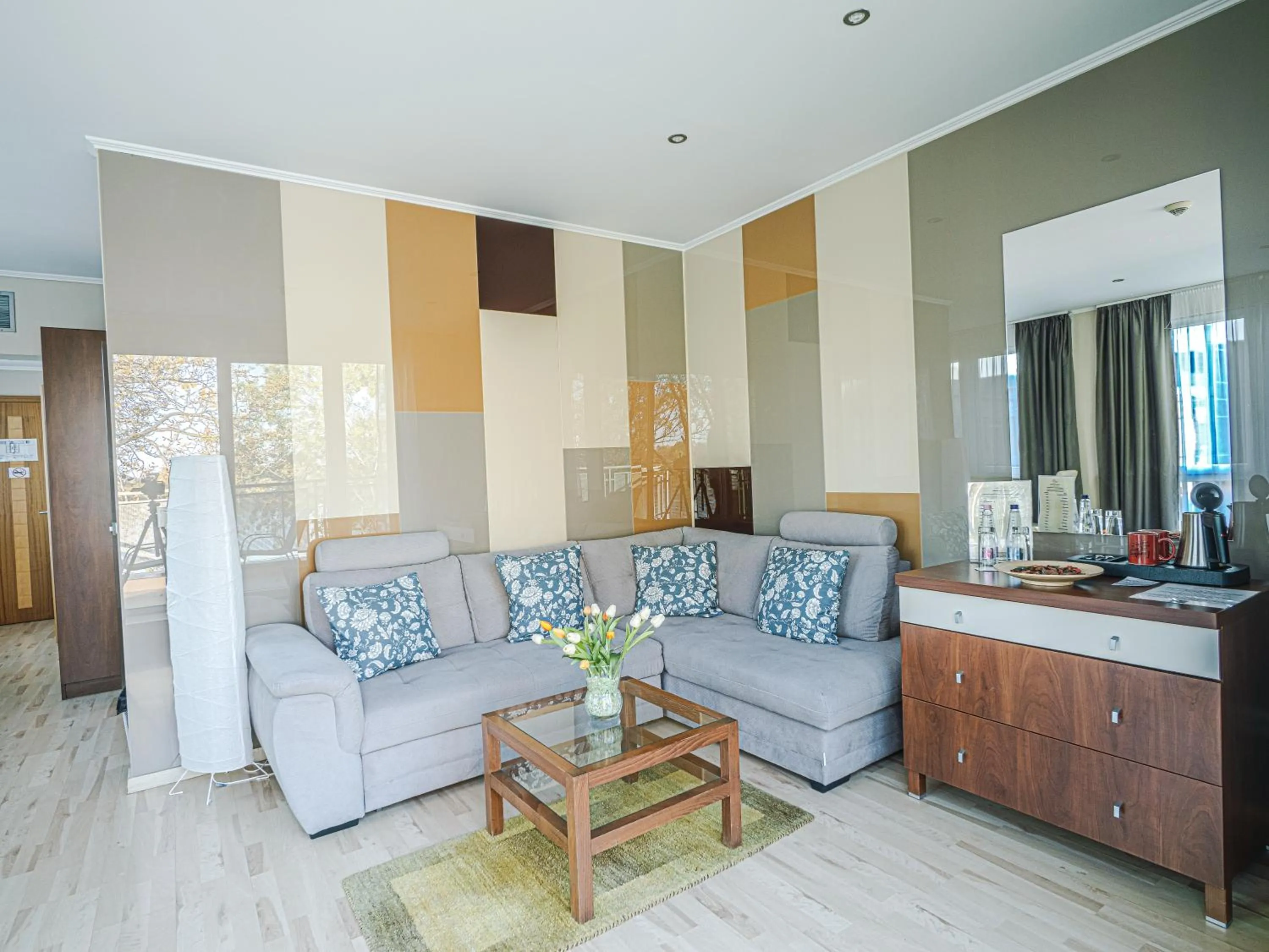 Living room in Holiday Beach Budapest Hotel