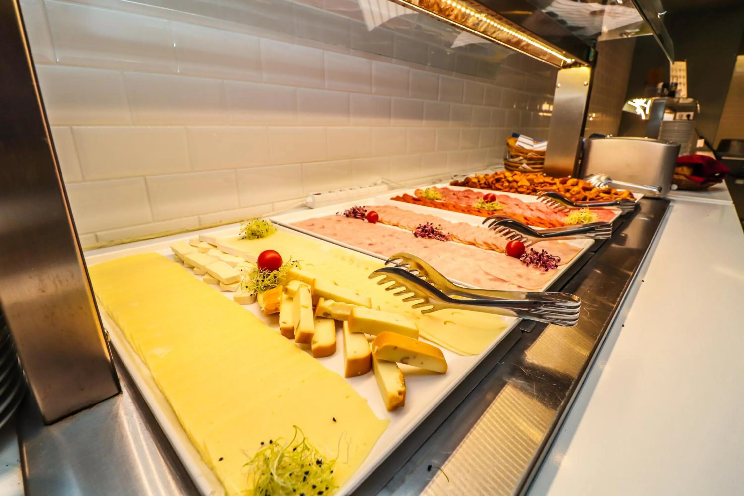 Food and drinks in Hotel Yacht Wellness & Business