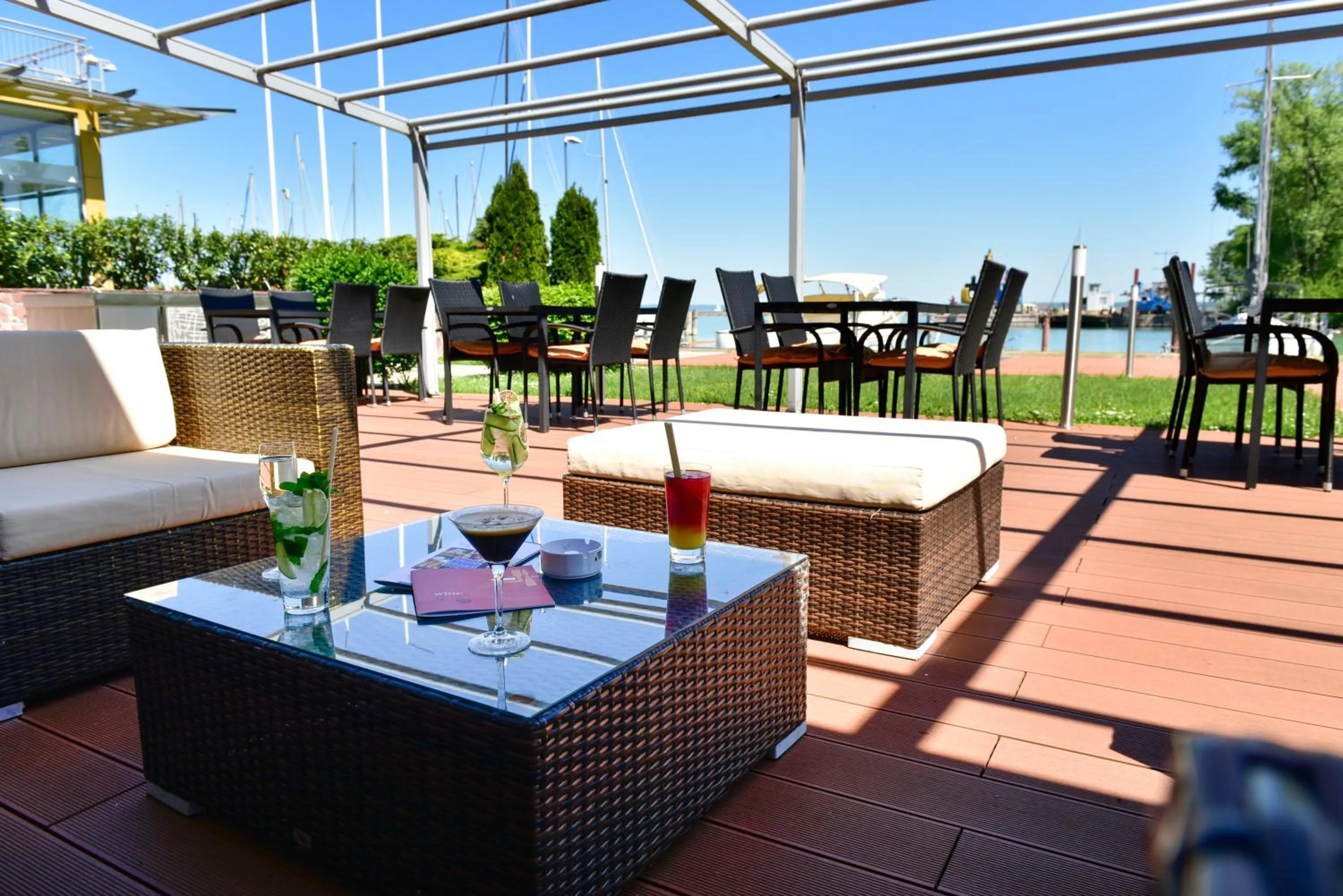 Patio in Hotel Yacht Wellness & Business