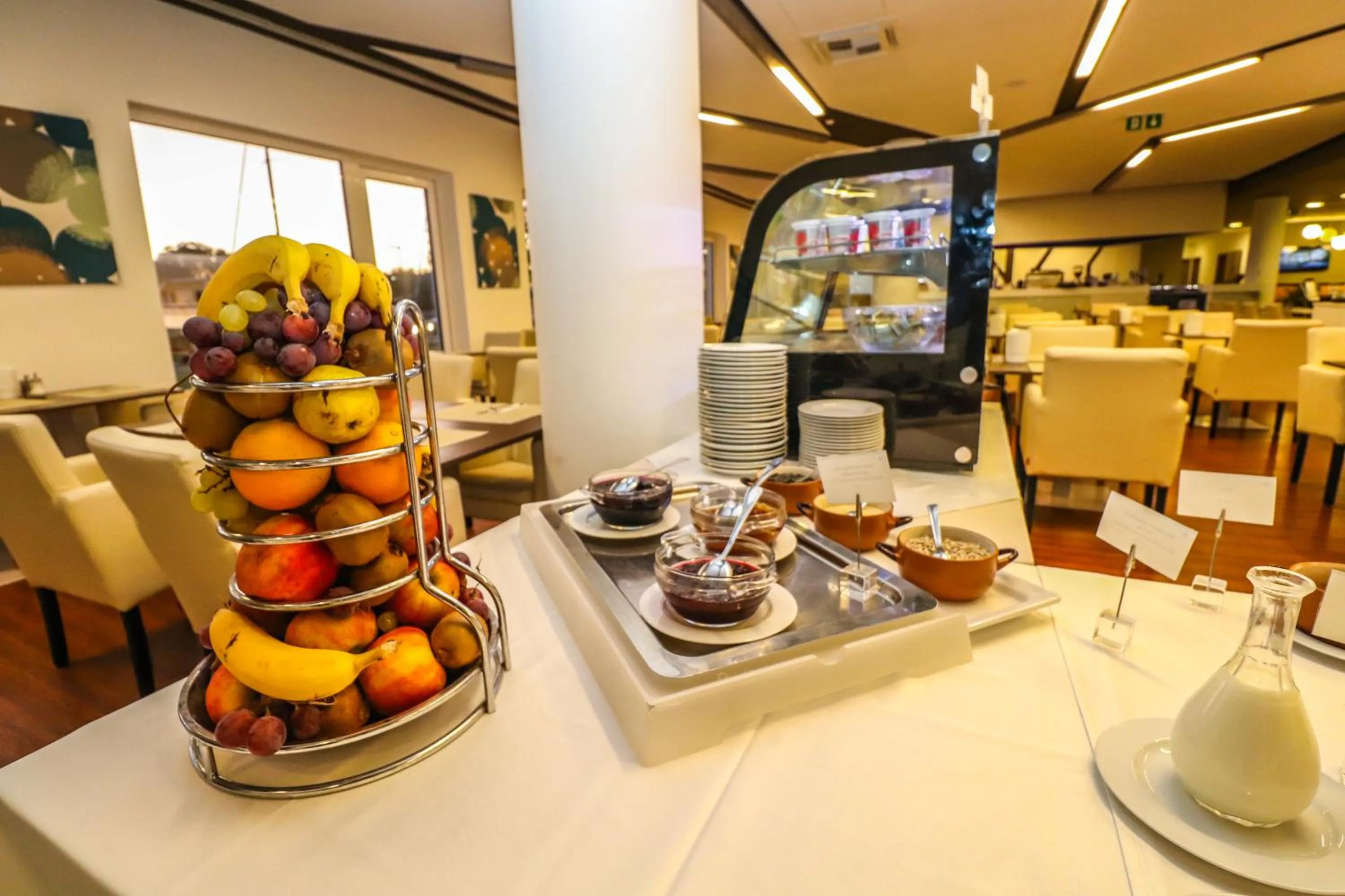 Food and drinks in Hotel Yacht Wellness & Business
