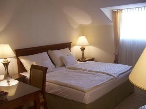 Bed in Hotel Romantik Eger