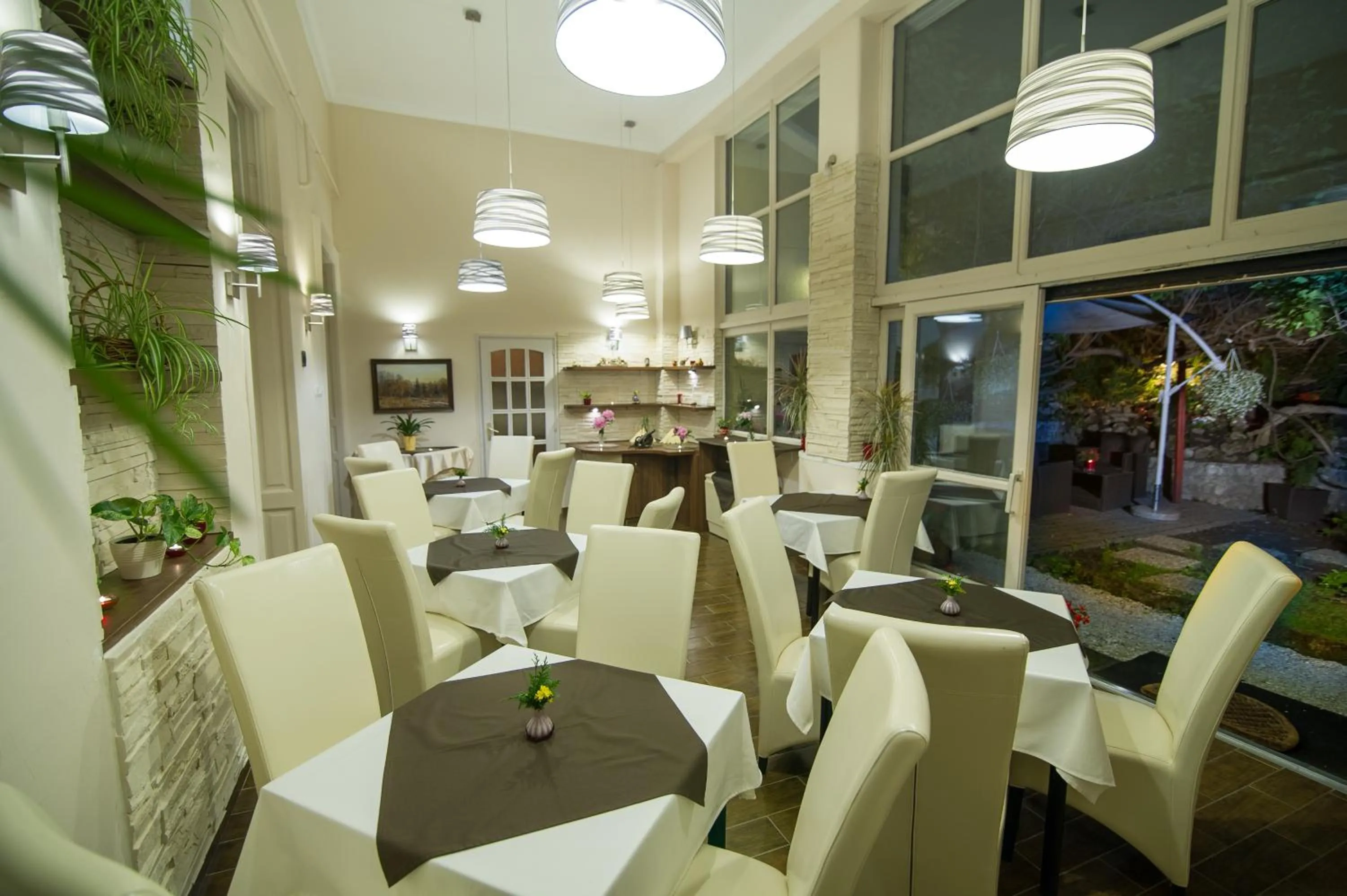 Garden in Hotel Romantik Eger